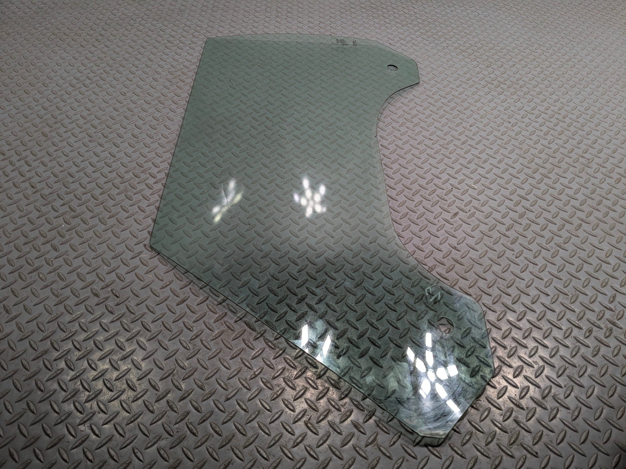 2011 - 2014 MINI COOPER CLUBMAN OEM DOOR WINDOW GLASS FRONT LEFT DRIVER SIDE
