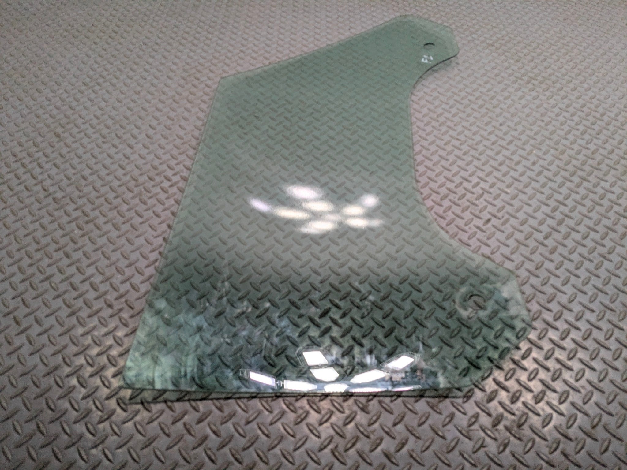 2011 - 2014 MINI COOPER CLUBMAN OEM DOOR WINDOW GLASS FRONT LEFT DRIVER SIDE