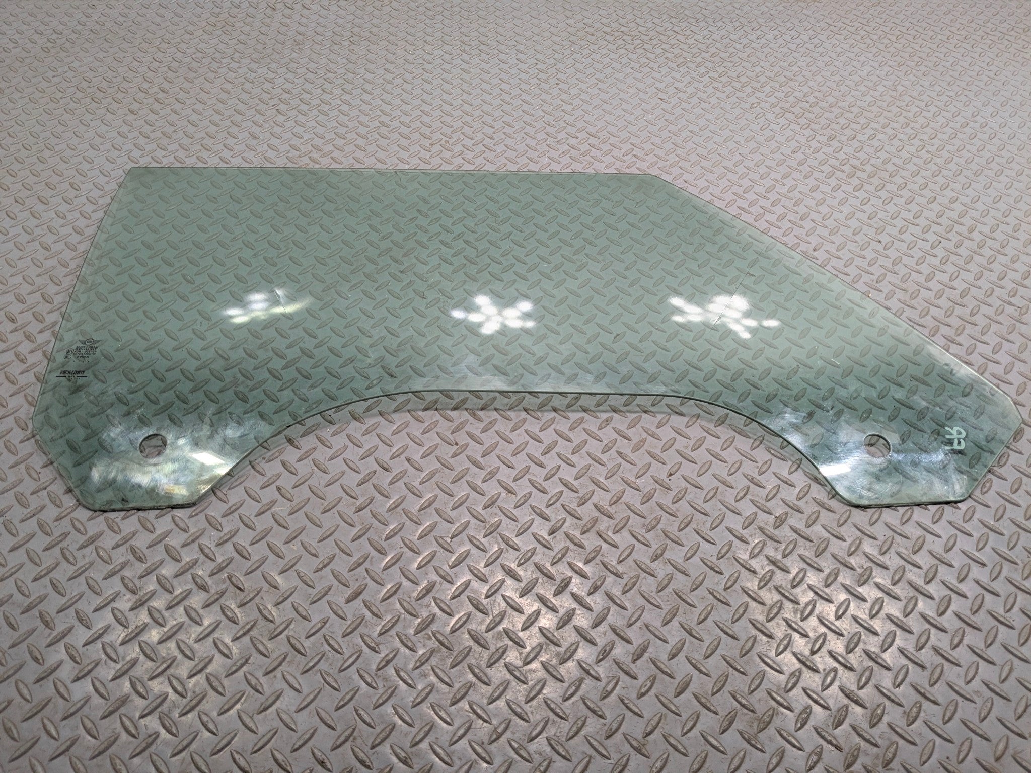 2011 - 2014 MINI COOPER CLUBMAN OEM DOOR WINDOW GLASS FRONT RIGHT PASSENGER SIDE