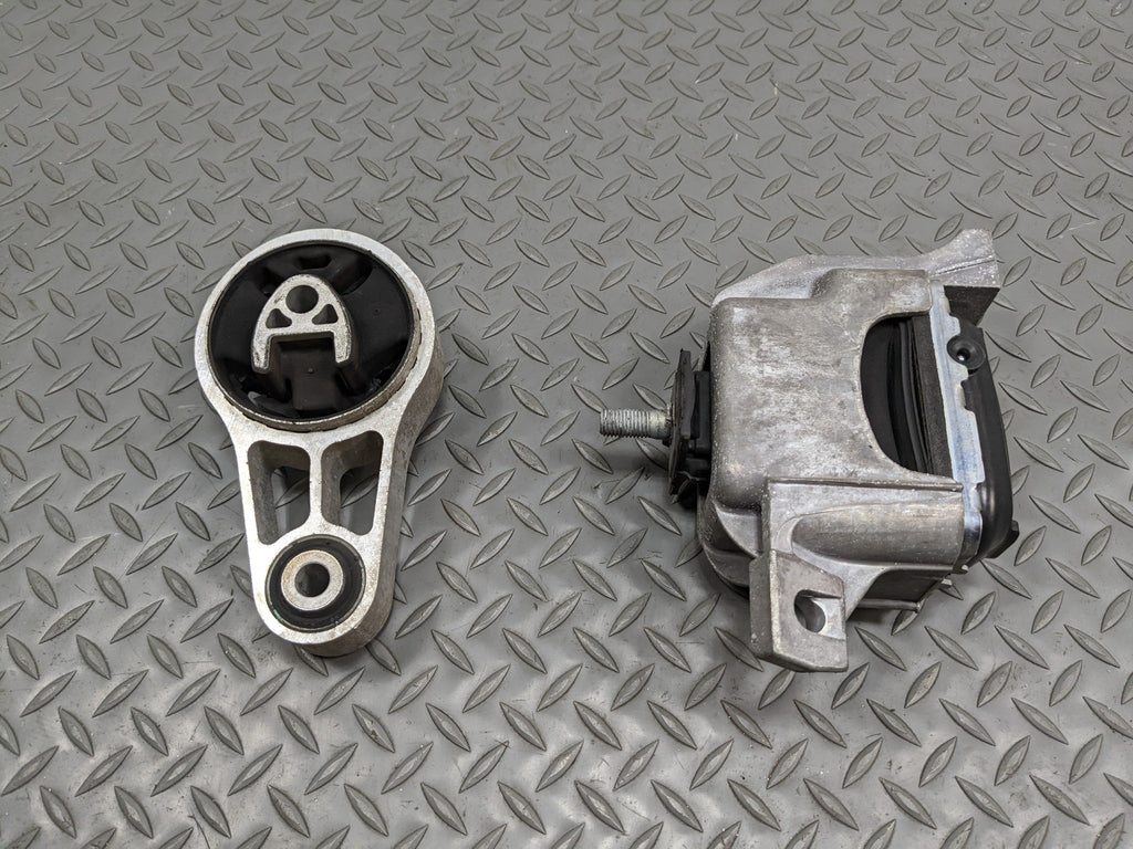 2011 - 2014 MINI COOPER CLUBMAN OEM ENGINE MOTOR HYDRAULIC MOUNT SUPPORT BRACE