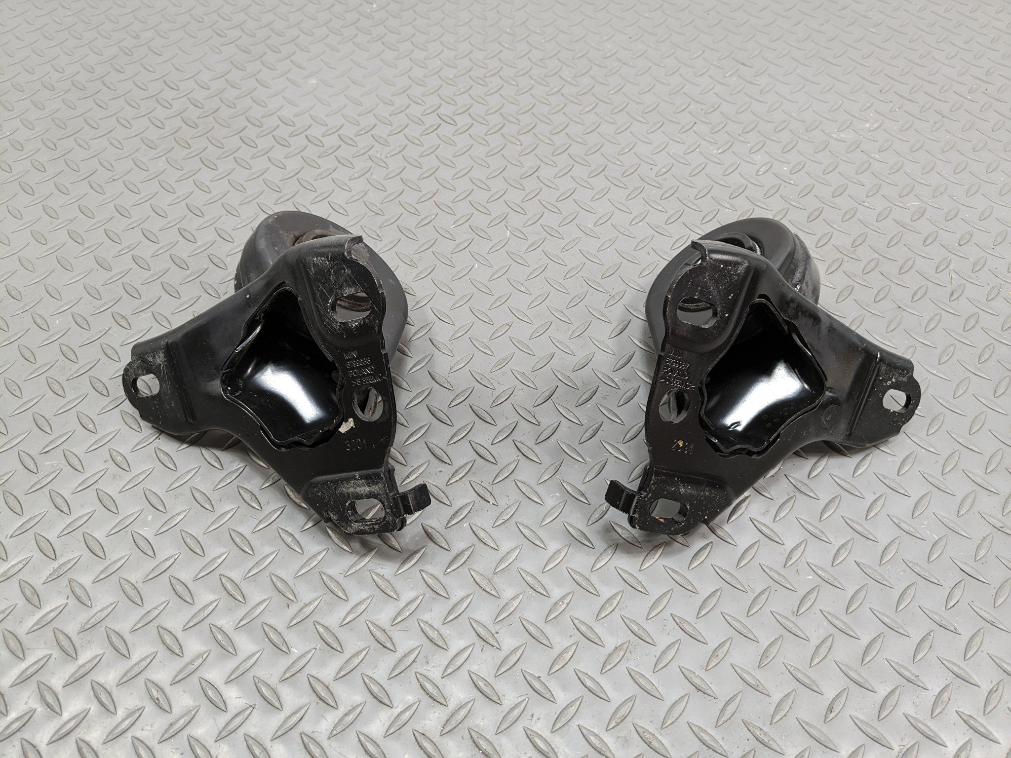 11 - 14 MINI COOPER CLUBMAN OEM TRAILING ARM BRACKET REAR LEFT AND RIGHT SIDE