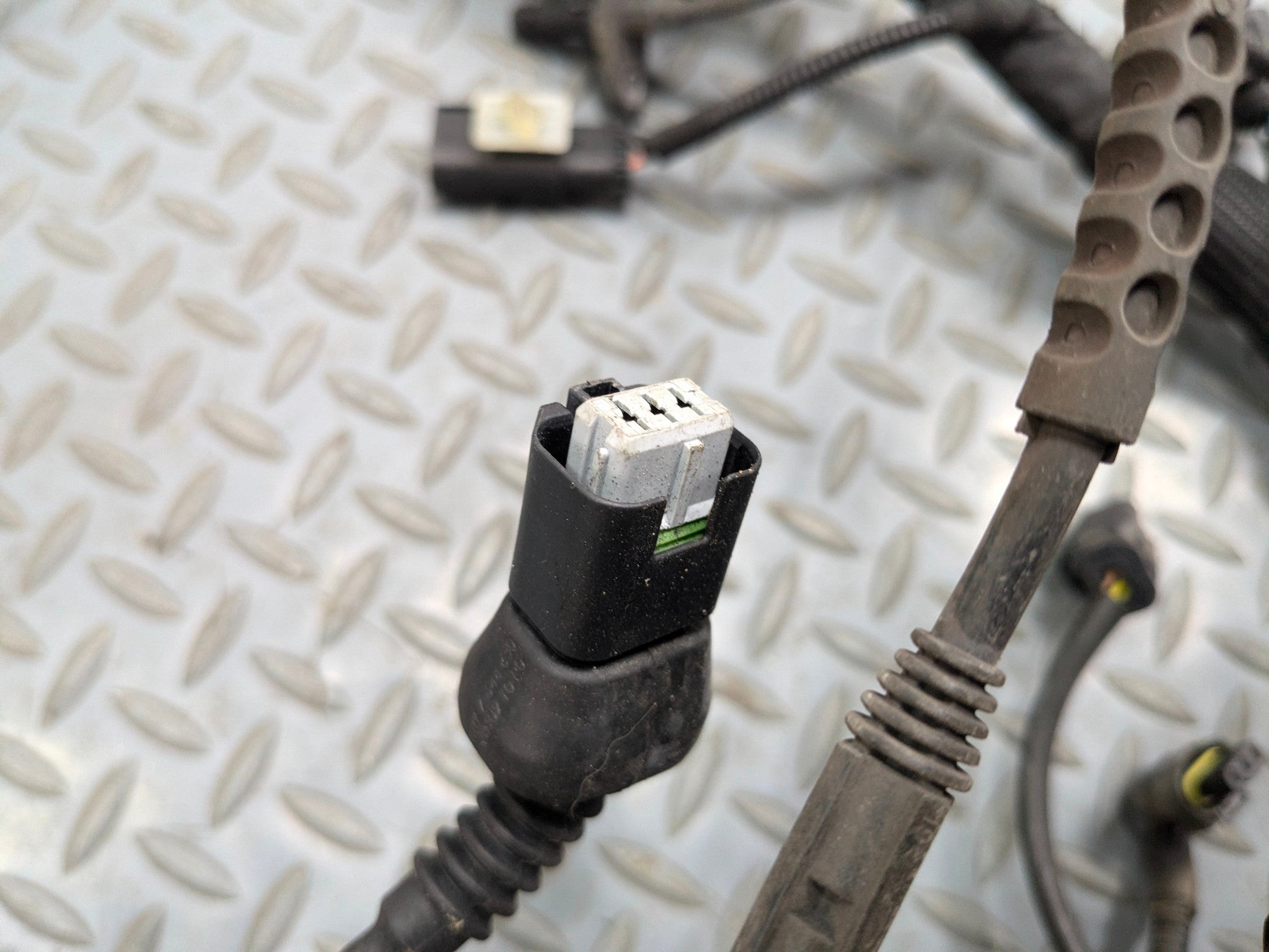 11 - 14 MINI COOPER CLUBMAN OEM INTERIOR ENGINE WIRE HARNESS CABLE AND CONNECTOR