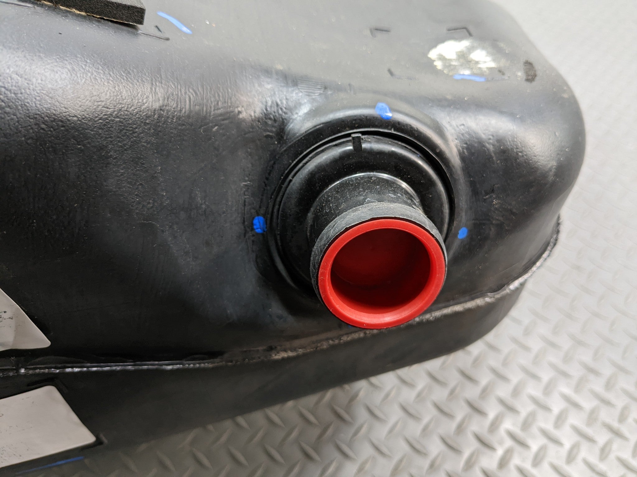 2011 - 2014 MINI COOPER CLUBMAN OEM GASOLINE GAS FUEL TANK RESERVOIR ASSEMBLY