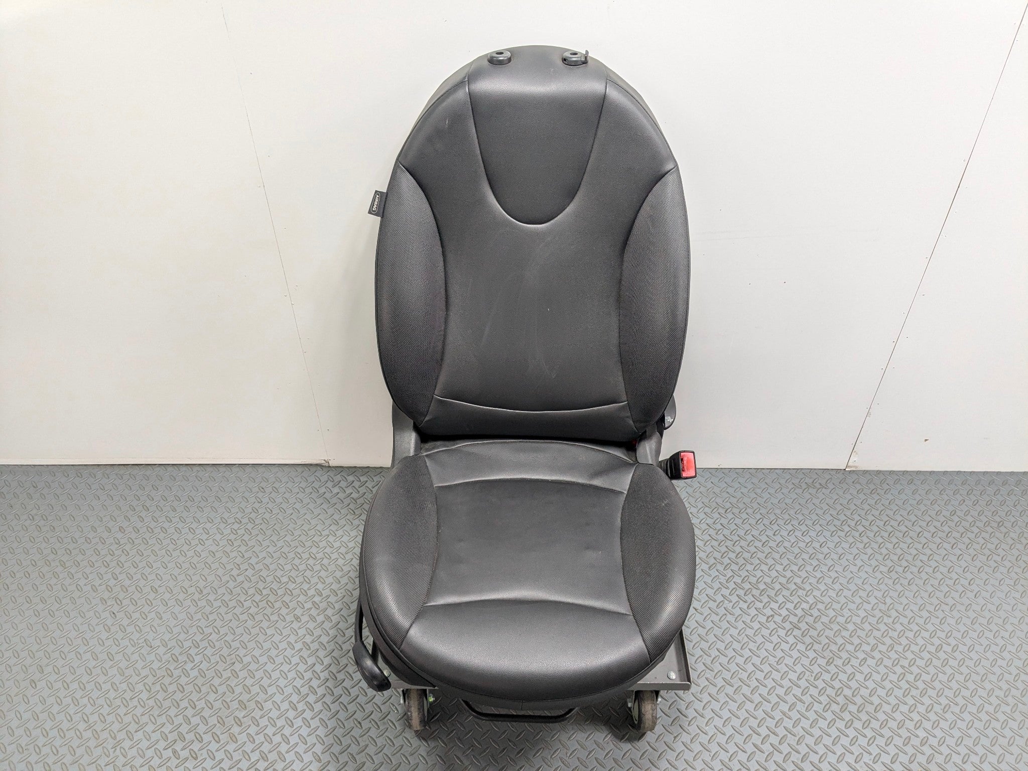 11 - 14 MINI COOPER CLUBMAN OEM SEAT BLACK LEATHER WITH BUCKLE FRONT RIGHT SIDE