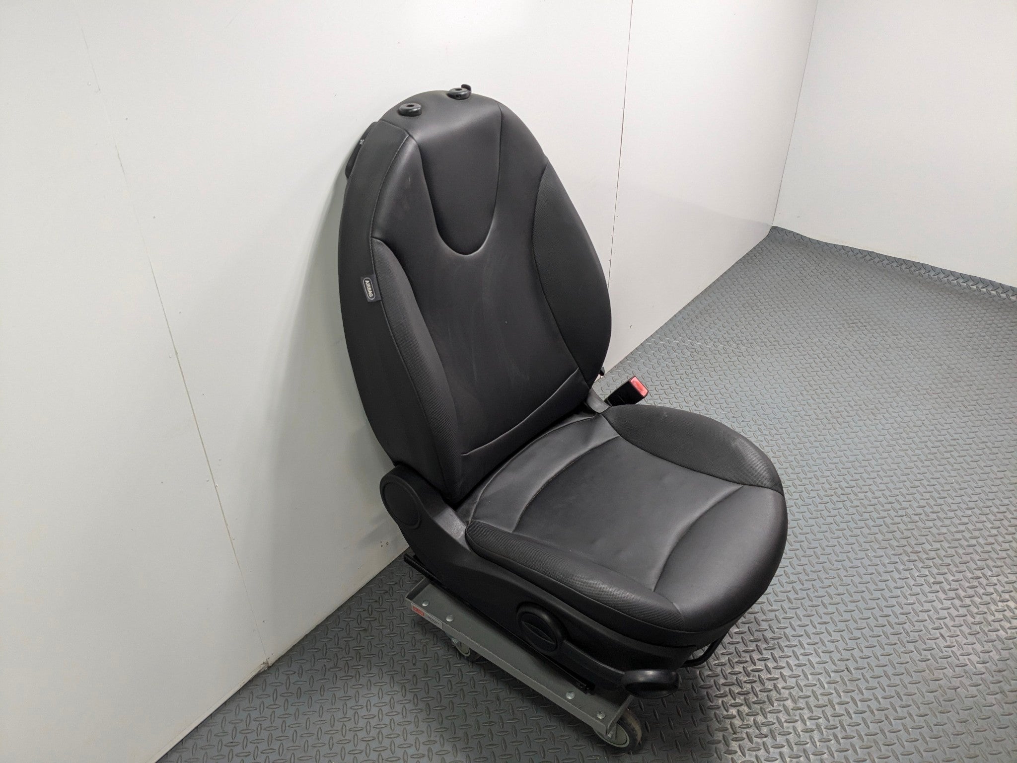 11 - 14 MINI COOPER CLUBMAN OEM SEAT BLACK LEATHER WITH BUCKLE FRONT RIGHT SIDE