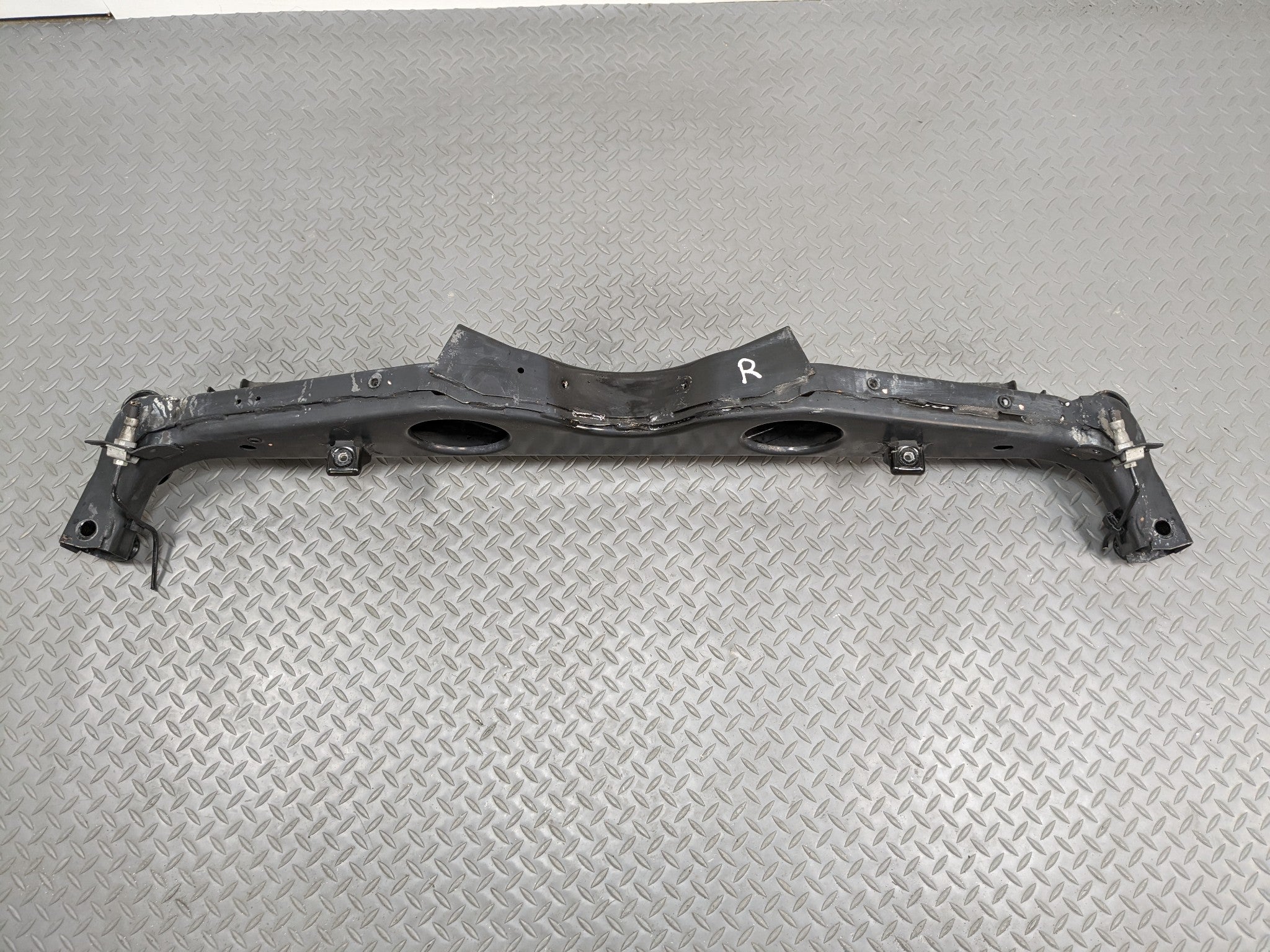 2011 - 2014 MINI COOPER CLUBMAN OEM SUBFRAME CROSSMEMBER REAR SUSPENSION CRADLE