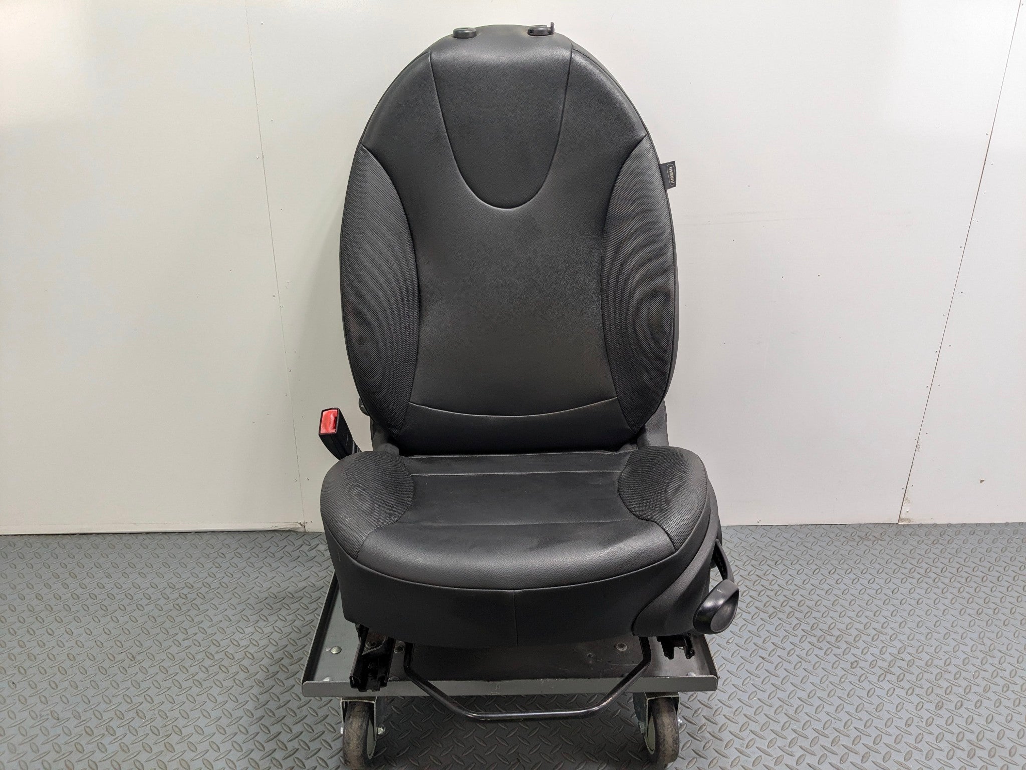 11 - 14 MINI COOPER CLUBMAN OEM SEAT BLACK LEATHER WITH BUCKLE FRONT LEFT SIDE