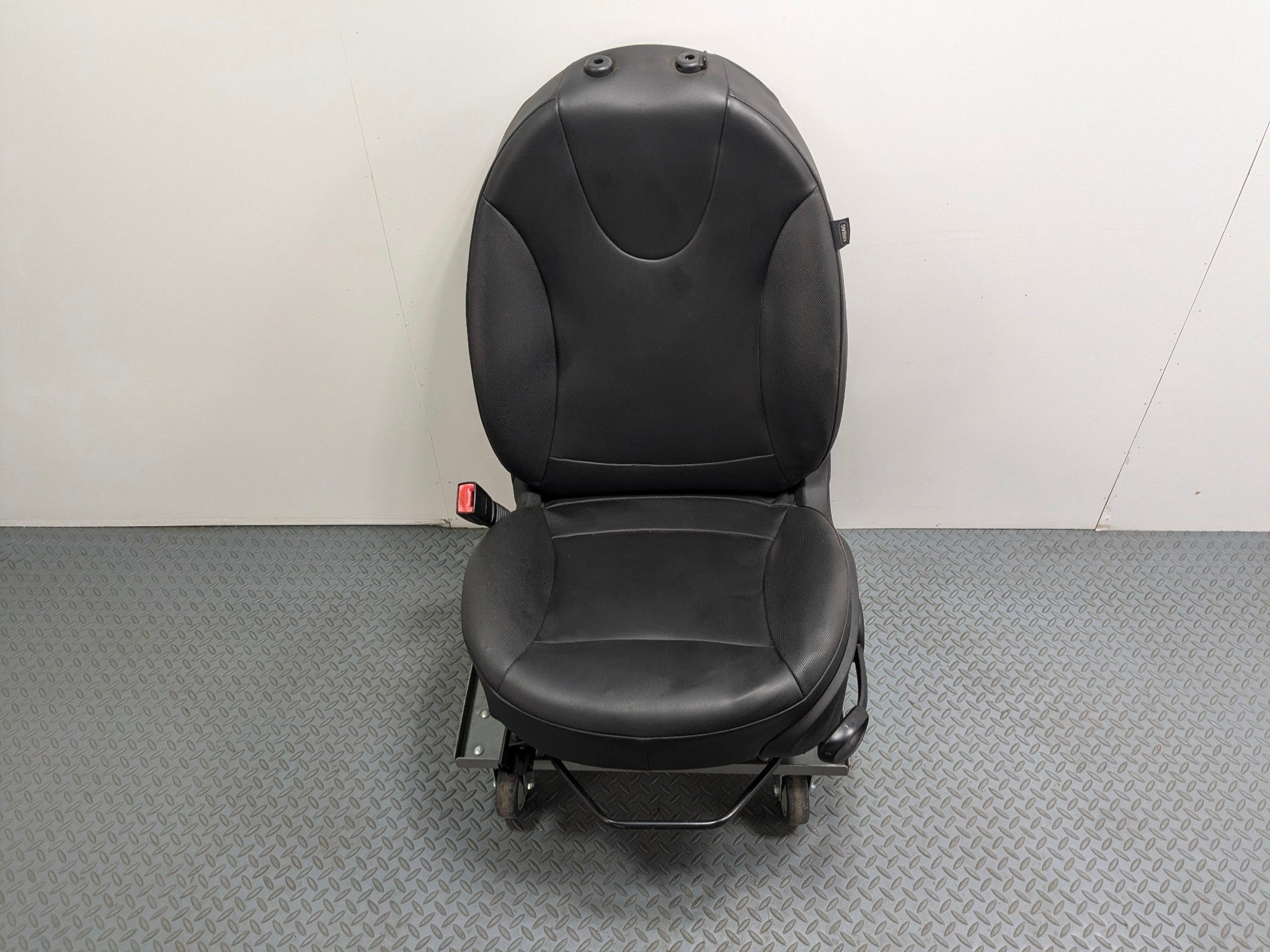 11 - 14 MINI COOPER CLUBMAN OEM SEAT BLACK LEATHER WITH BUCKLE FRONT LEFT SIDE