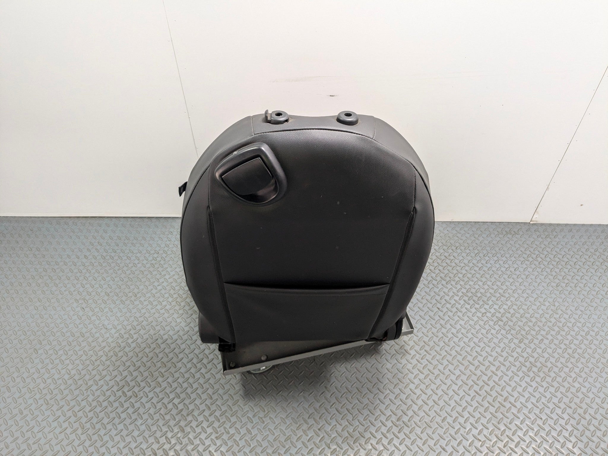 11 - 14 MINI COOPER CLUBMAN OEM SEAT BLACK LEATHER WITH BUCKLE FRONT LEFT SIDE