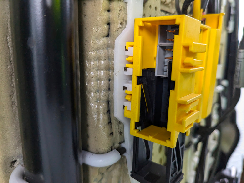 11 - 14 MINI COOPER CLUBMAN OEM SEAT BLACK LEATHER WITH BUCKLE FRONT LEFT SIDE