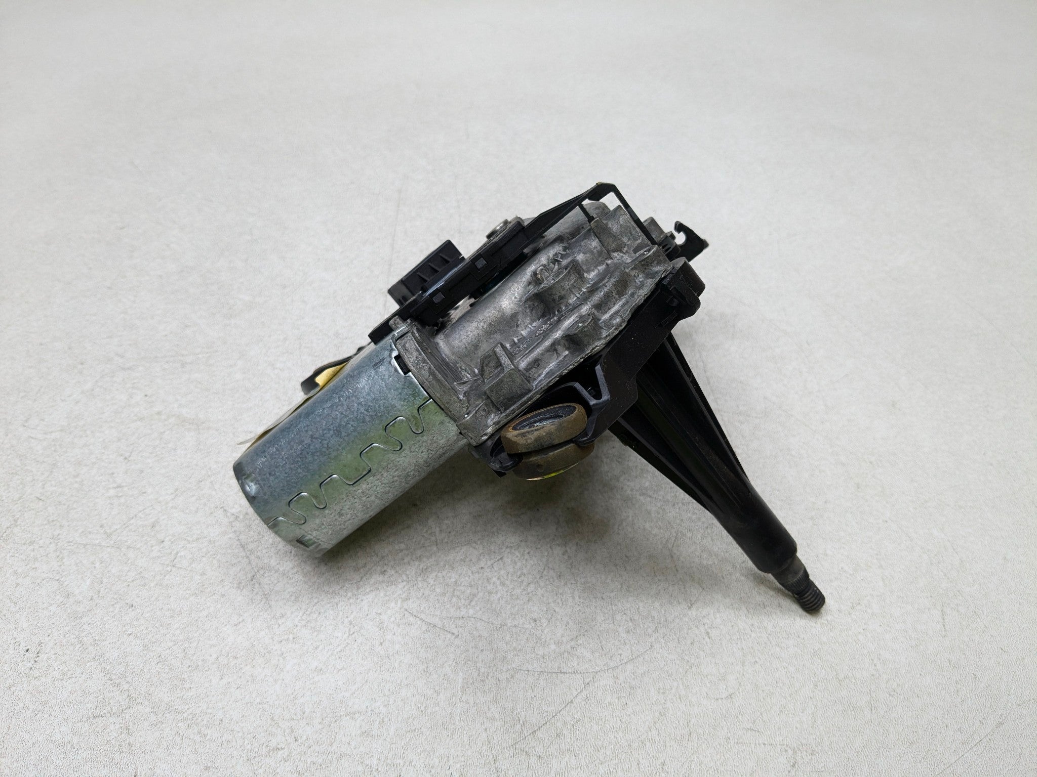 2011 - 2014 MINI COOPER CLUBMAN OEM WIPER MOTOR ASSEMBLY REAR LEFT DRIVER SIDE