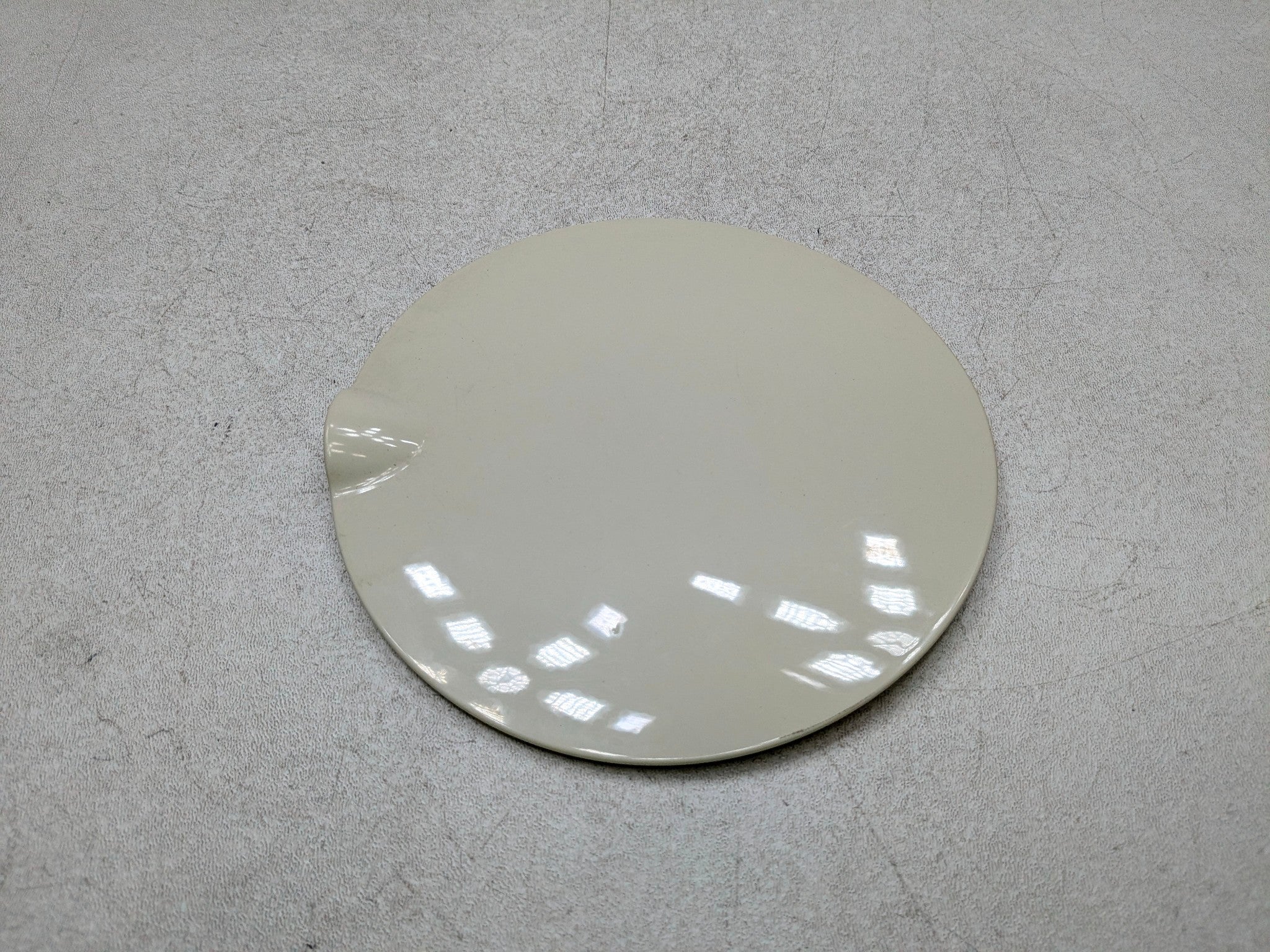 2011 - 2014 MINI COOPER CLUBMAN OEM FUEL GAS TANK DOOR LID COVER PEPPER WHITE