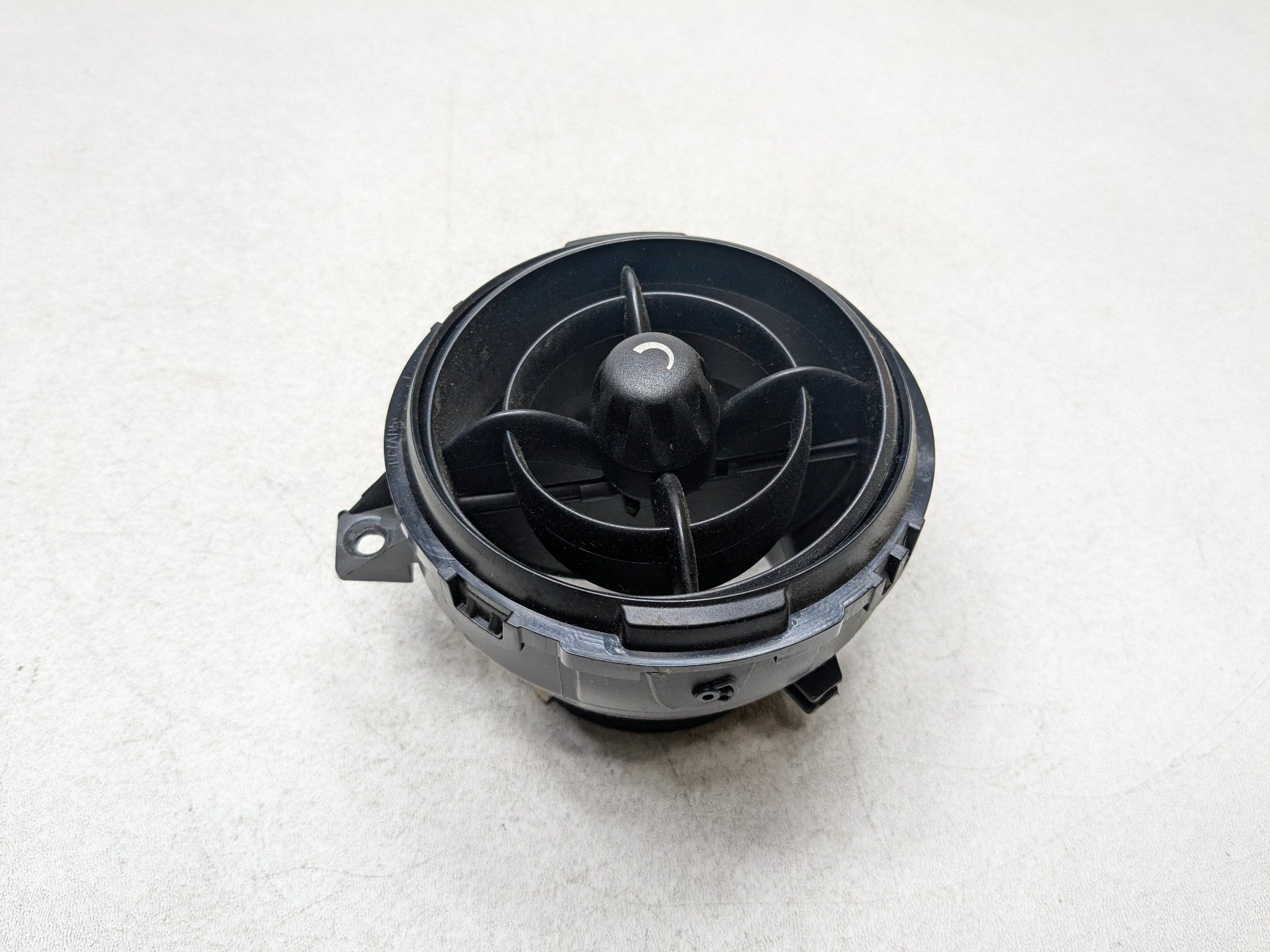 11 - 14 MINI COOPER CLUBMAN OEM AIR CONDITIONING HEATER VENTS FRONT LEFT SIDE