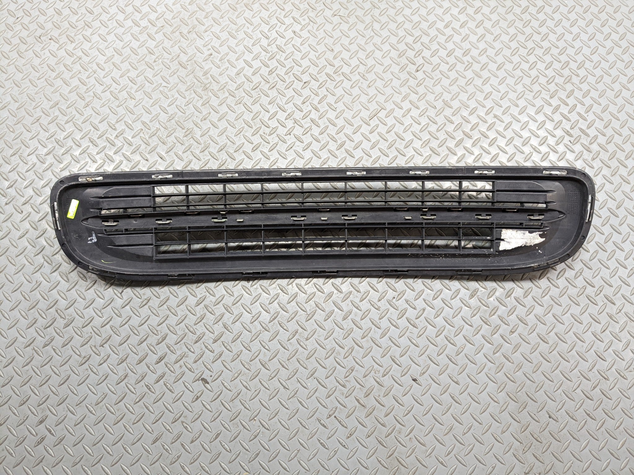 11 - 14 MINI COOPER CLUBMAN OEM GRILLE TRIM PANEL ASSEMBLY FRONT LOWER CENTER