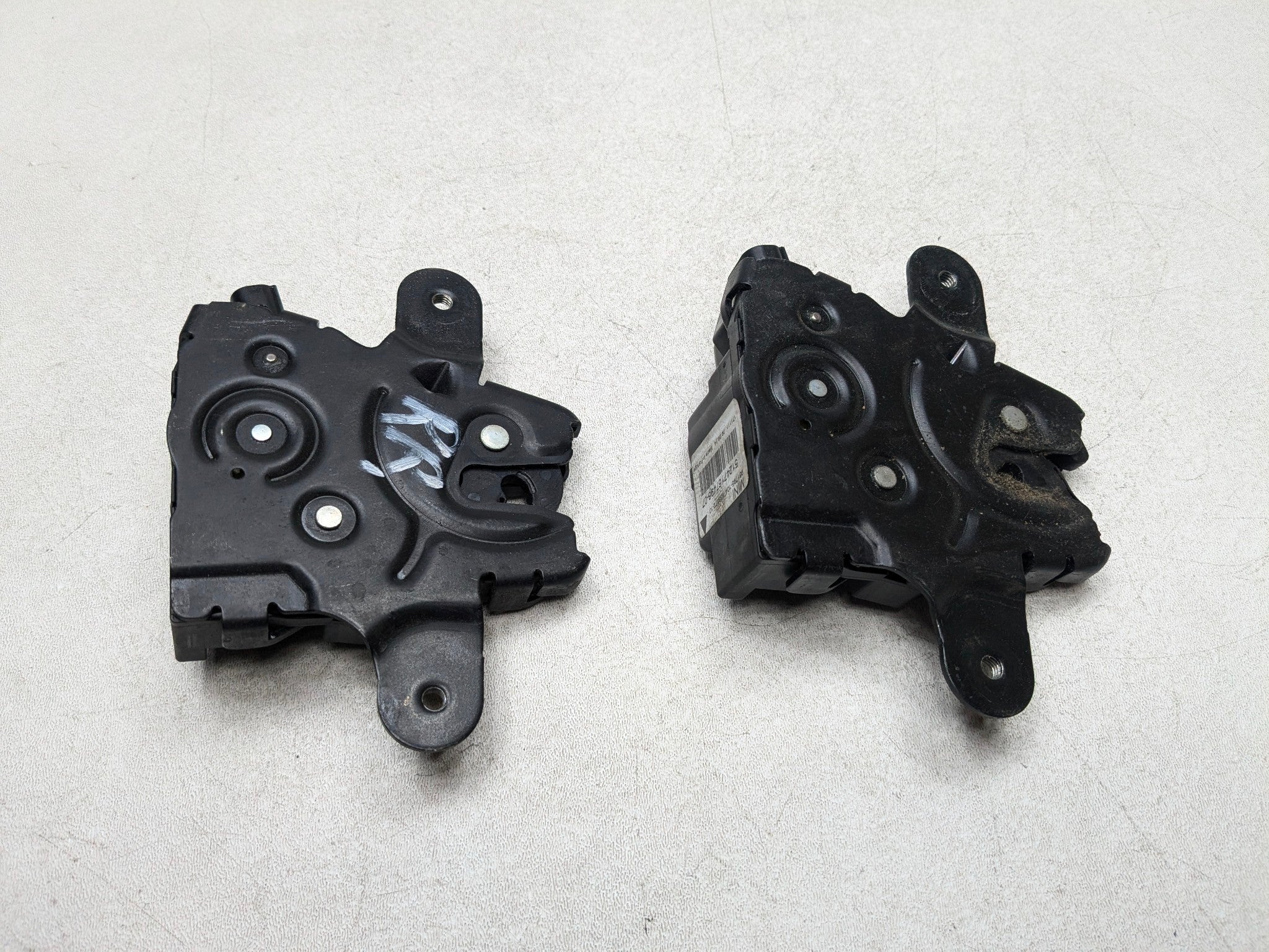 11 - 14 MINI COOPER CLUBMAN OEM LID LATCH TRUNK LOCK RELEASE REAR LEFT AND RIGHT