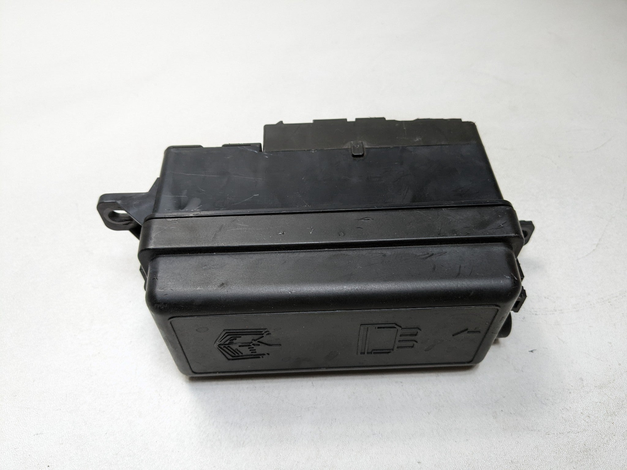 2011 - 2014 MINI COOPER CLUBMAN OEM ENGINE BAY DISTRIBUTION FUSE RELAY BOX