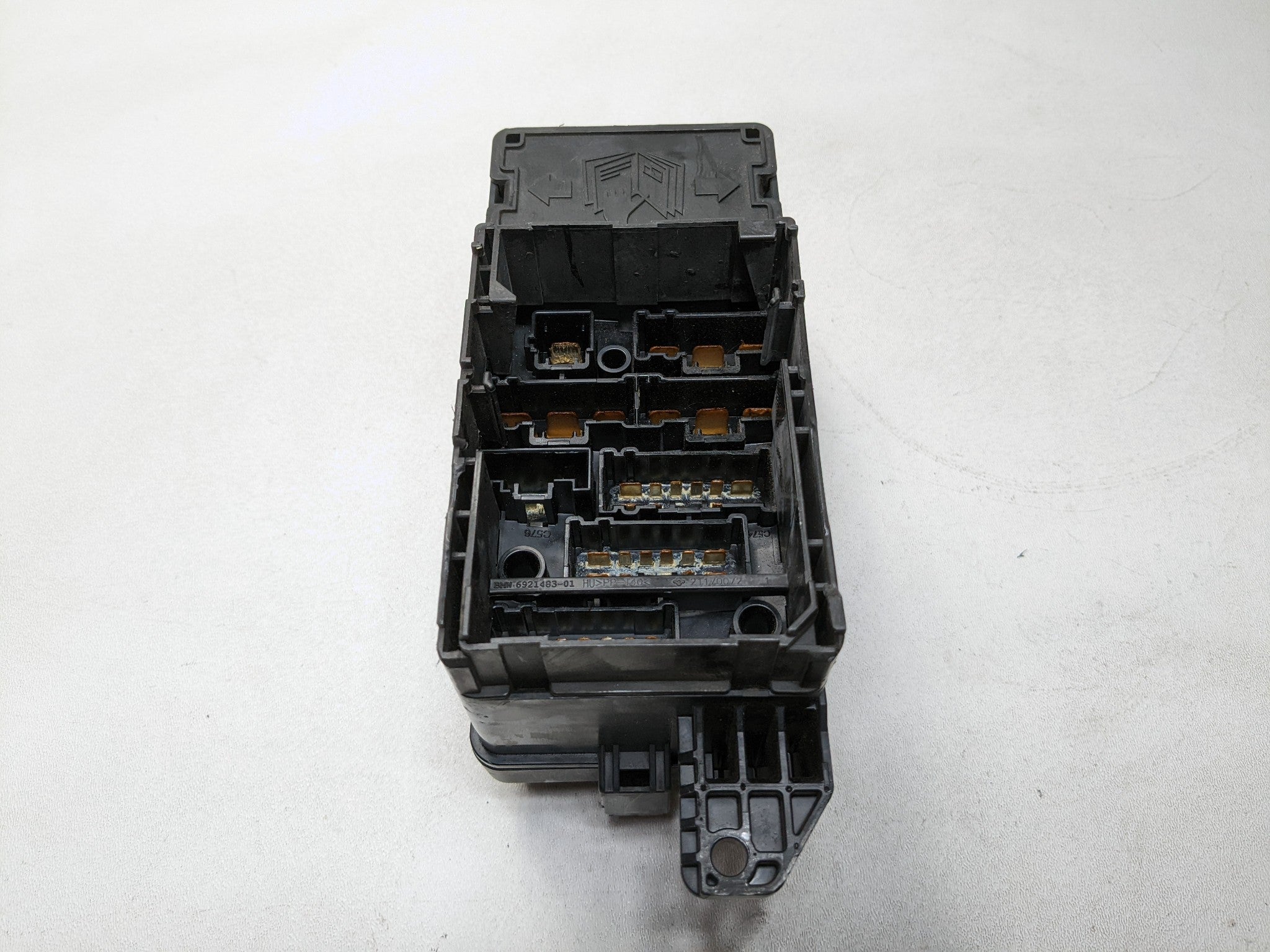 2011 - 2014 MINI COOPER CLUBMAN OEM ENGINE BAY DISTRIBUTION FUSE RELAY BOX
