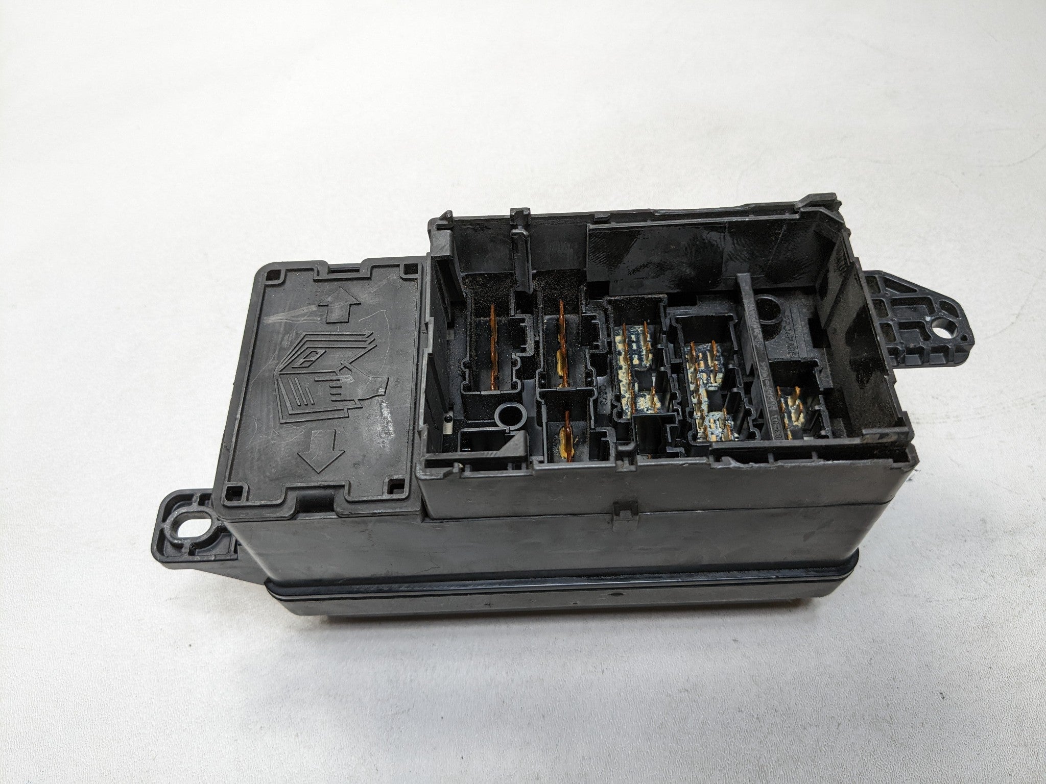 2011 - 2014 MINI COOPER CLUBMAN OEM ENGINE BAY DISTRIBUTION FUSE RELAY BOX