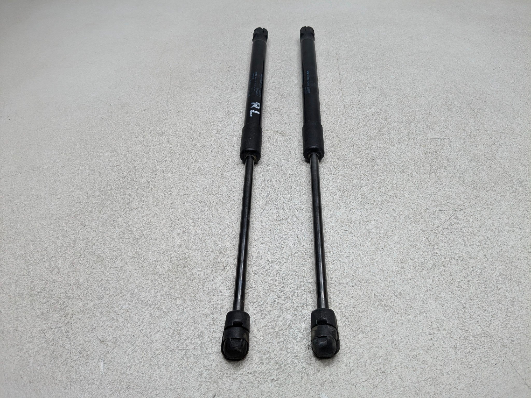 2011 - 2014 MINI COOPER CLUBMAN OEM LIFT SHOCK STRUT SET REAR TRUNK LID TAILGATE