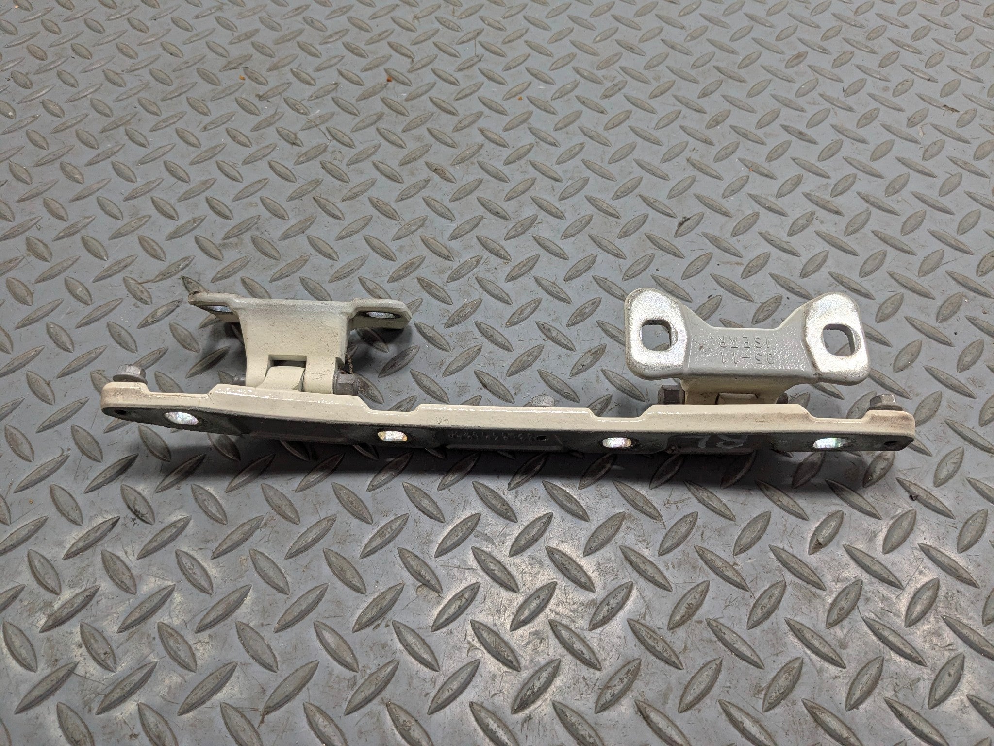 11 - 14 MINI COOPER CLUBMAN OEM TRUNK LID TAILGATE HINGE REAR LEFT DRIVER SIDE