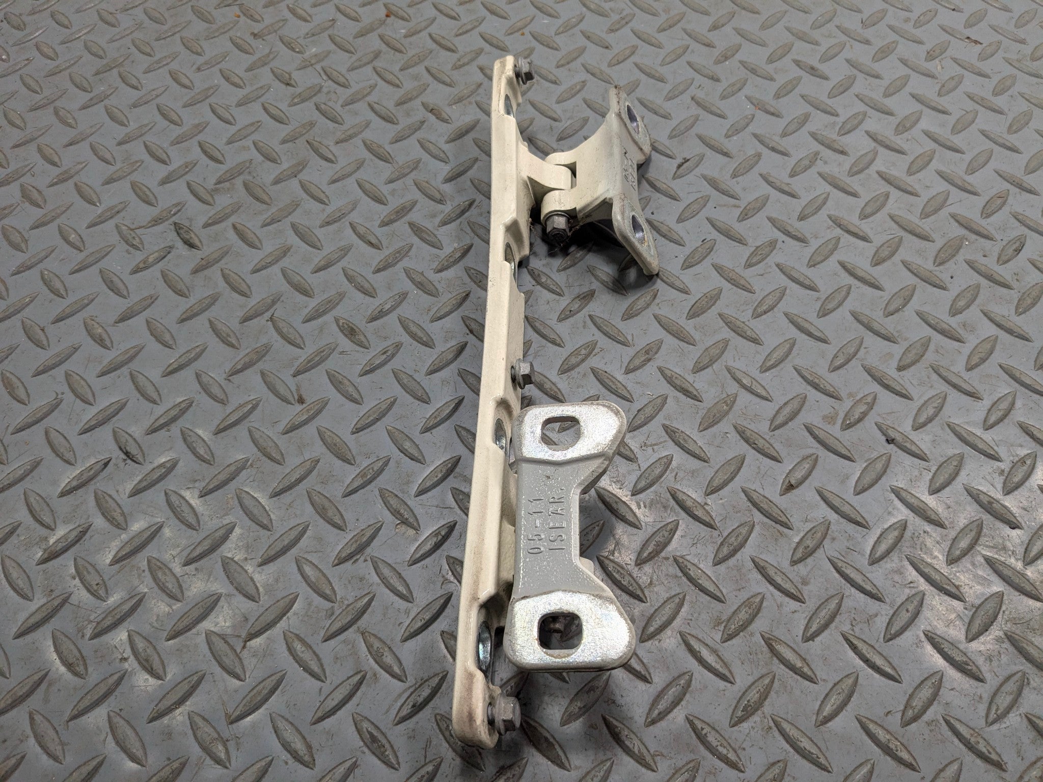 11 - 14 MINI COOPER CLUBMAN OEM TRUNK LID TAILGATE HINGE REAR LEFT DRIVER SIDE