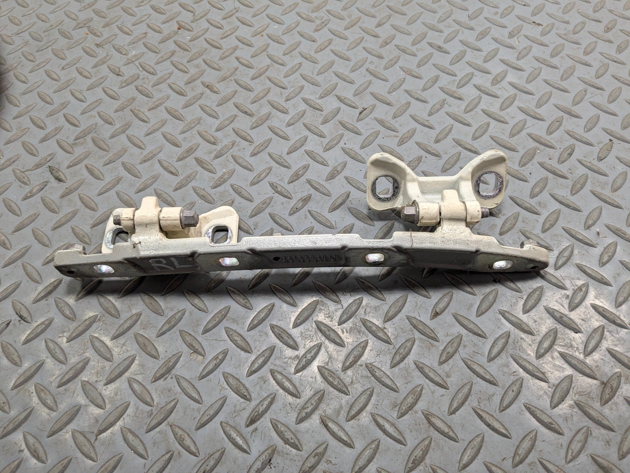 11 - 14 MINI COOPER CLUBMAN OEM TRUNK LID TAILGATE HINGE REAR LEFT DRIVER SIDE