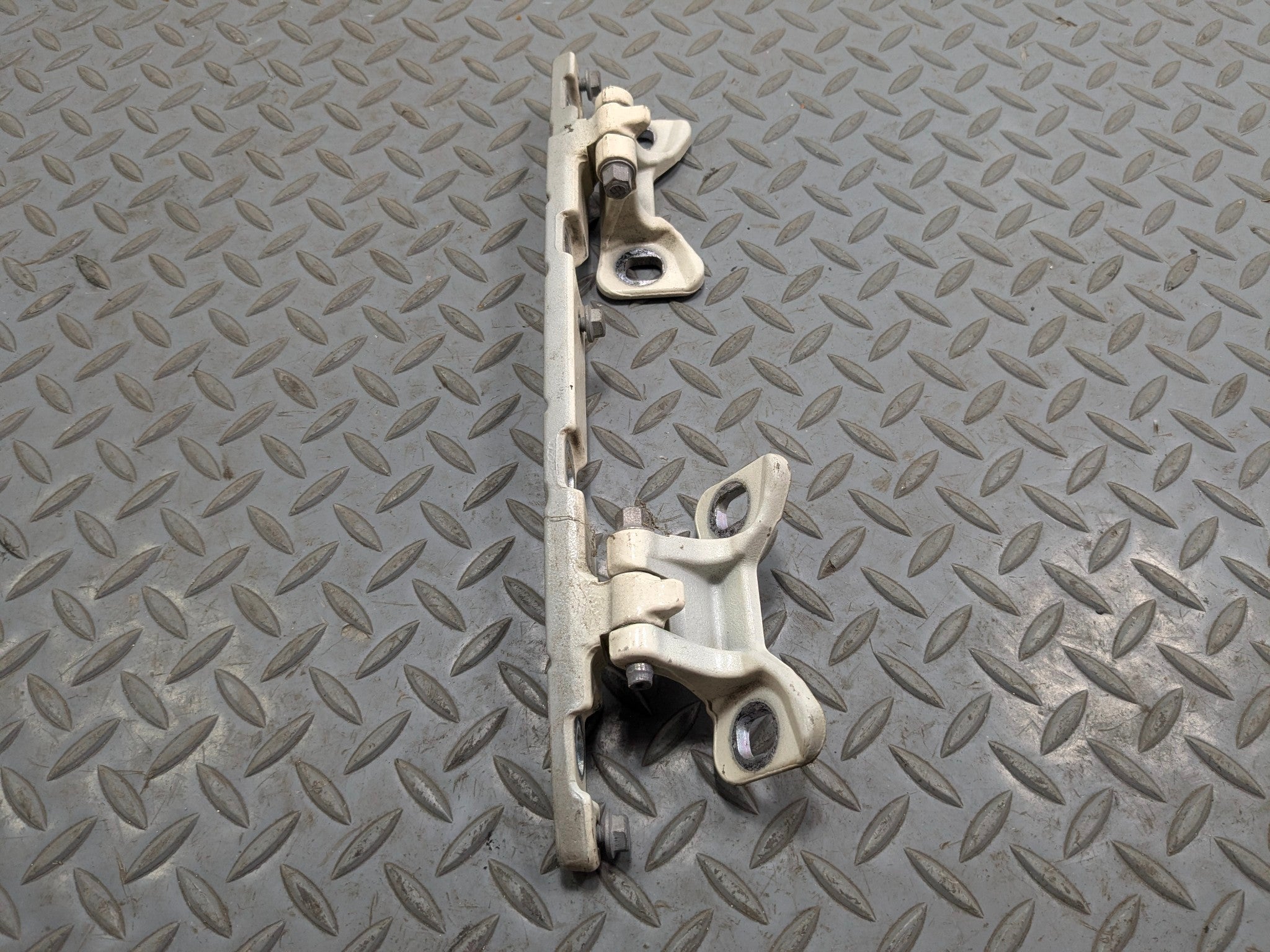 11 - 14 MINI COOPER CLUBMAN OEM TRUNK LID TAILGATE HINGE REAR LEFT DRIVER SIDE