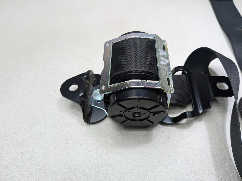 11 - 14 MINI COOPER CLUBMAN OEM SEAT BELT RETRACTOR FRONT RIGHT PASSENGER SIDE