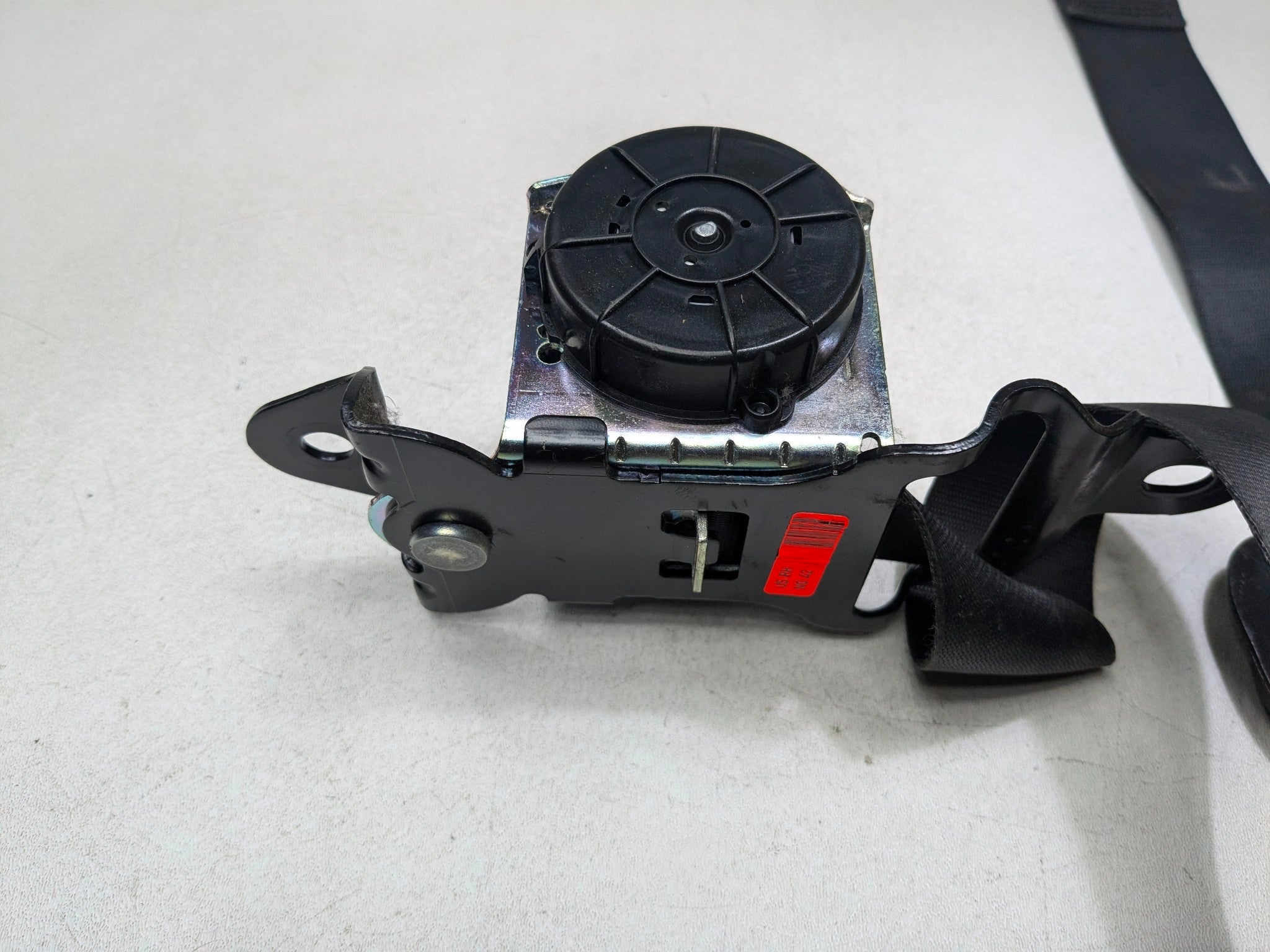 11 - 14 MINI COOPER CLUBMAN OEM SEAT BELT RETRACTOR FRONT RIGHT PASSENGER SIDE