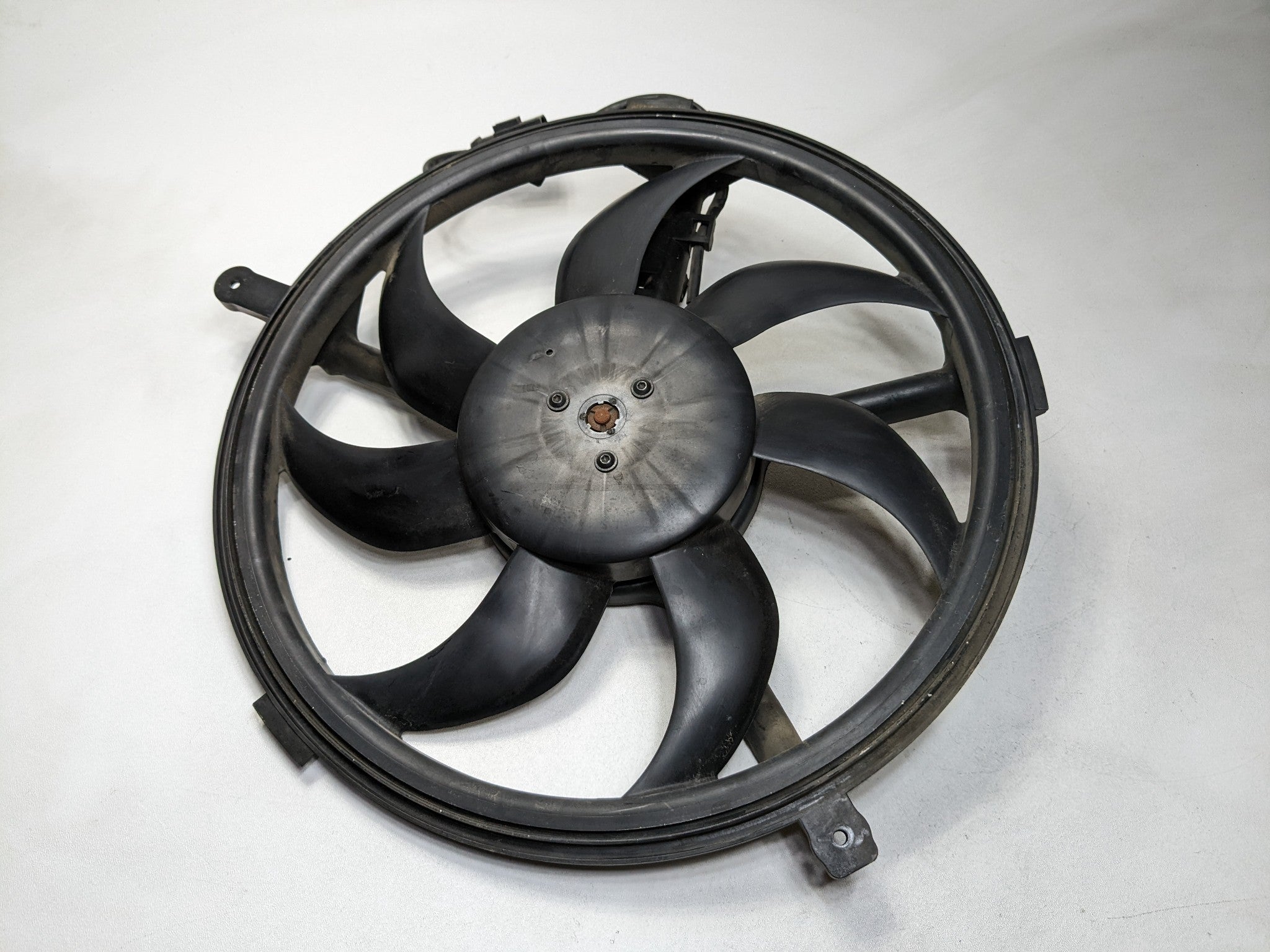 2011 - 2014 MINI COOPER CLUBMAN OEM ENGINE COOLING ELECTRIC FAN MOTOR ASSEMBLY