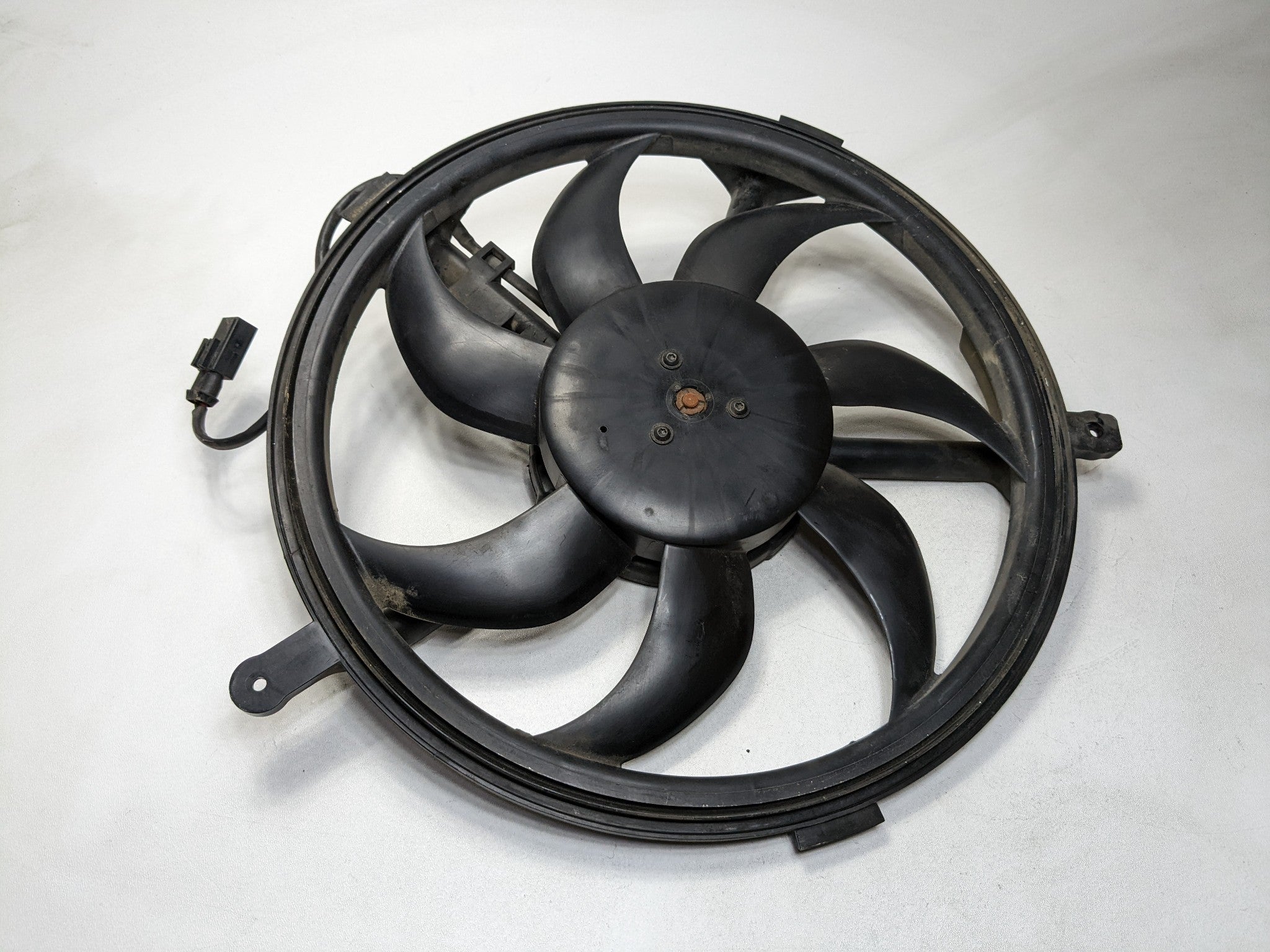 2011 - 2014 MINI COOPER CLUBMAN OEM ENGINE COOLING ELECTRIC FAN MOTOR ASSEMBLY