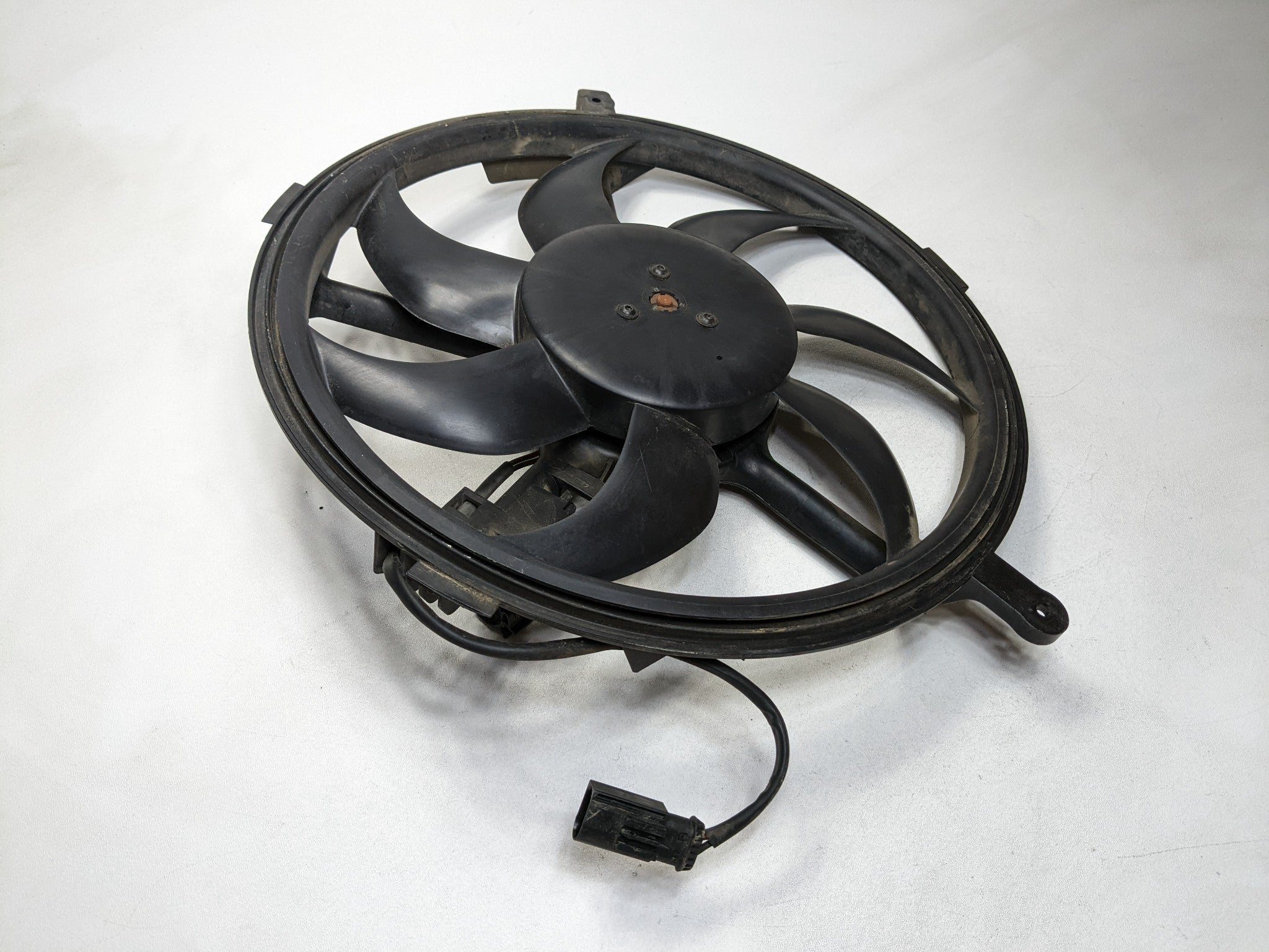 2011 - 2014 MINI COOPER CLUBMAN OEM ENGINE COOLING ELECTRIC FAN MOTOR ASSEMBLY