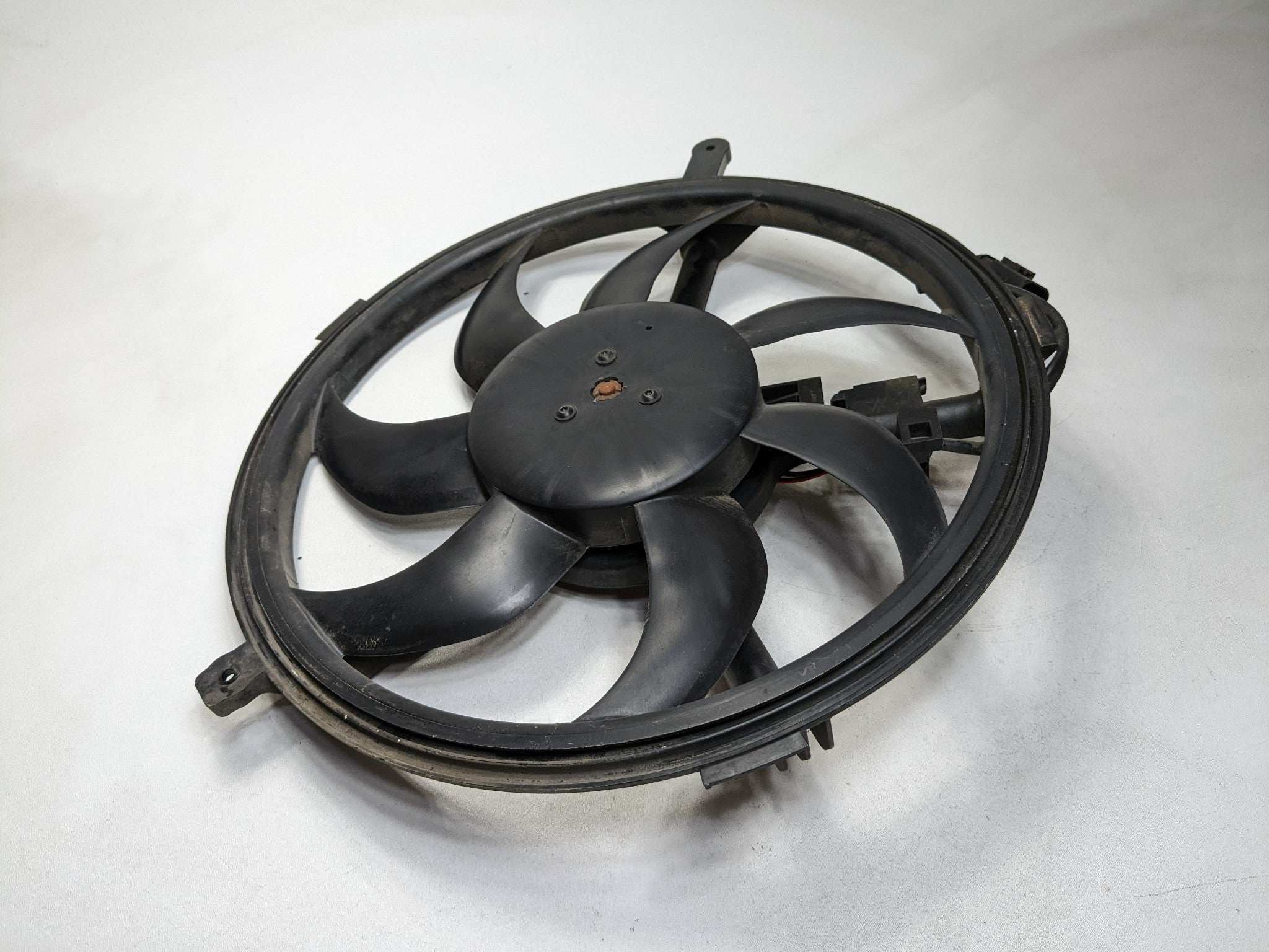 2011 - 2014 MINI COOPER CLUBMAN OEM ENGINE COOLING ELECTRIC FAN MOTOR ASSEMBLY