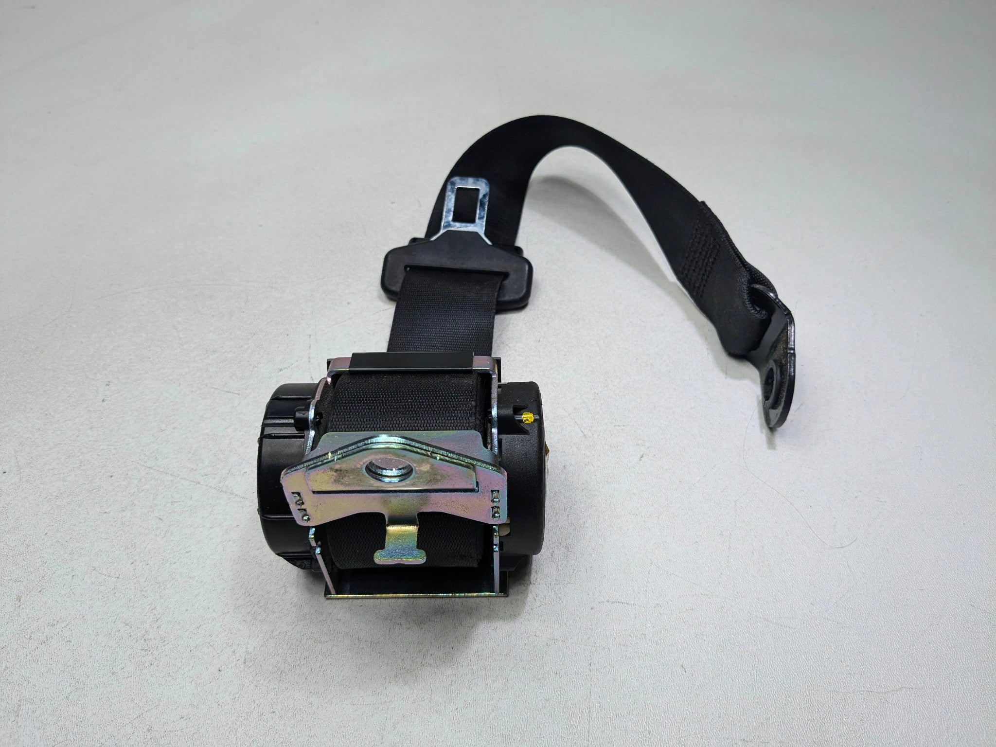 2011 - 2014 MINI COOPER CLUBMAN OEM SEAT BELT RETRACTOR REAR LEFT DRIVER SIDE
