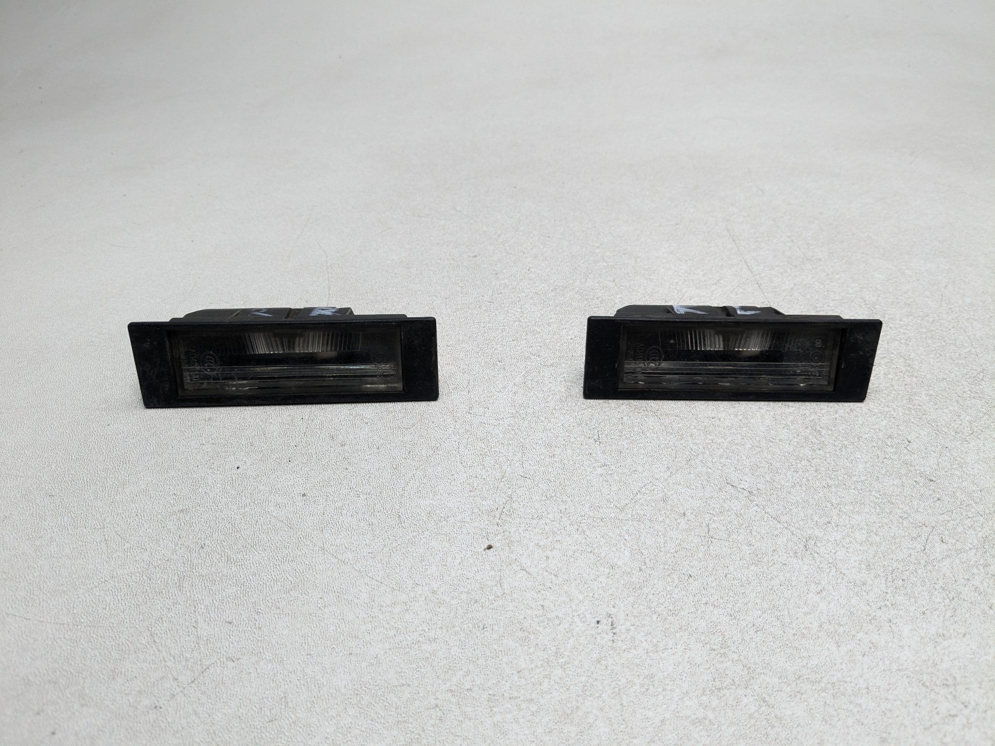 2011 - 2014 MINI COOPER CLUBMAN OEM LICENSE PLATE LIGHT SET REAR LEFT AND RIGHT