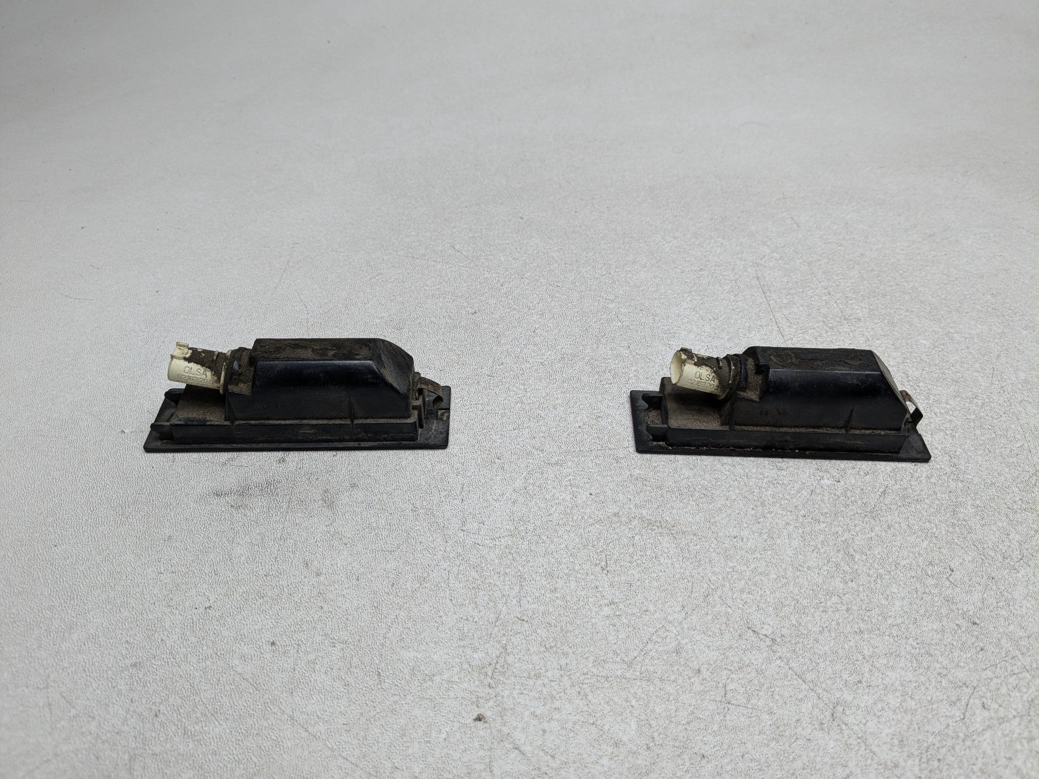 2011 - 2014 MINI COOPER CLUBMAN OEM LICENSE PLATE LIGHT SET REAR LEFT AND RIGHT