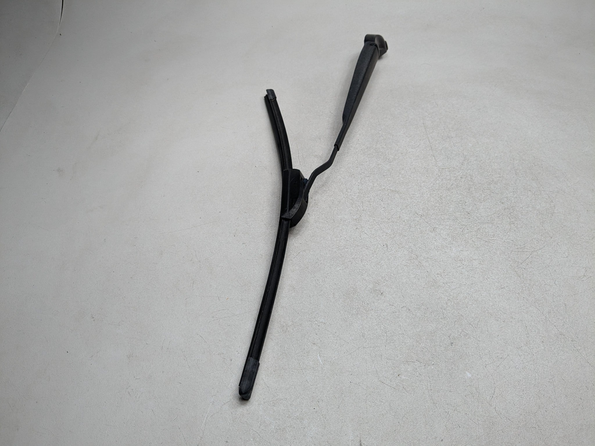 11 - 14 MINI COOPER CLUBMAN OEM WINDSHIELD WIPER ARM WITH BLADE FRONT RIGHT SIDE