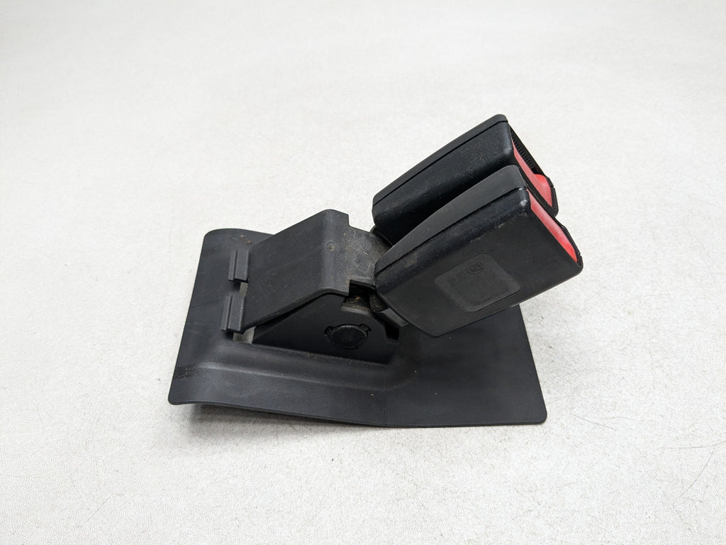 2011 - 2014 MINI COOPER CLUBMAN OEM SEAT BELT BUCKLE RECEIVER LATCH REAR CENTER