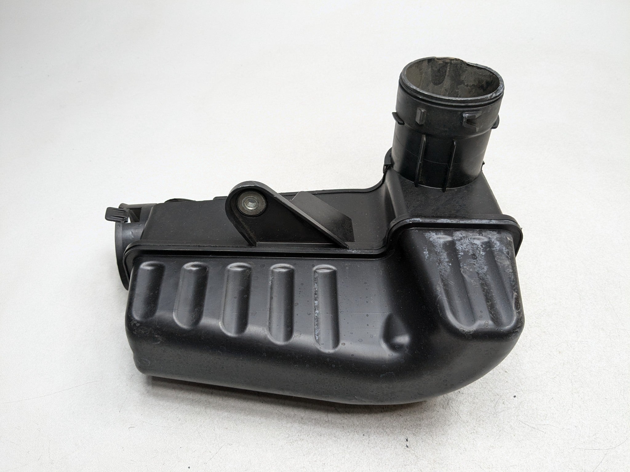 2011 - 2014 MINI COOPER CLUBMAN OEM ENGINE AIR INTAKE MANIFOLD RESONATOR TUBE