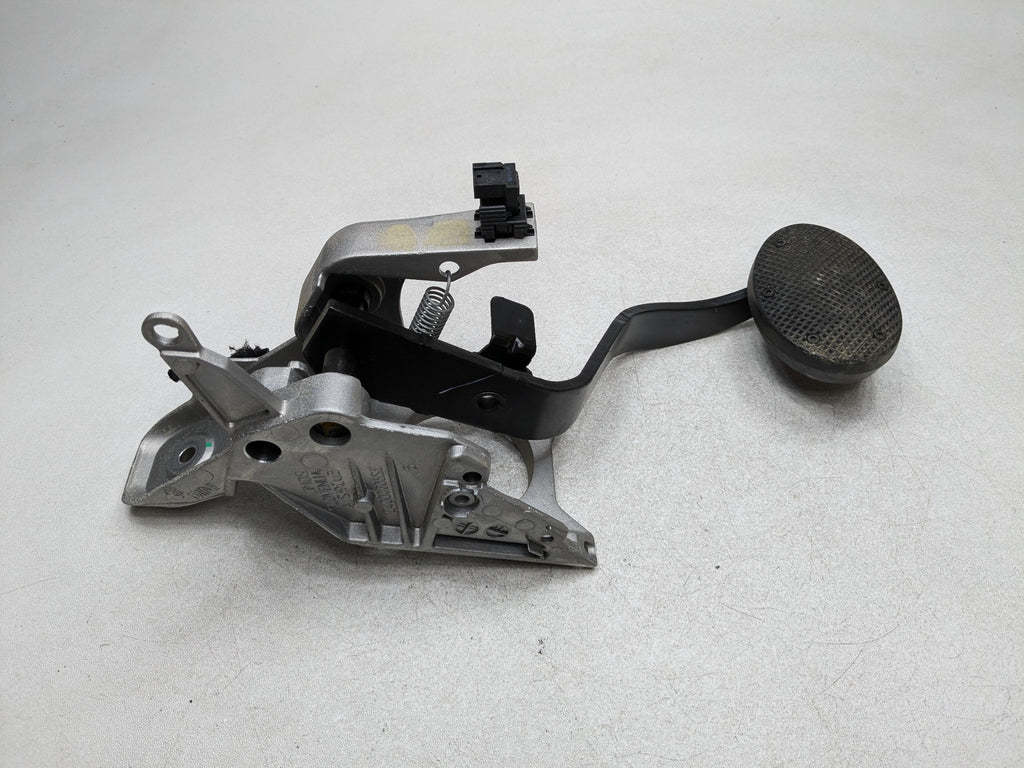 11-14 MINI COOPER CLUBMAN OEM FOOT BRAKE PEDAL FRONT FLOOR WITH SUPPORT BRACKET