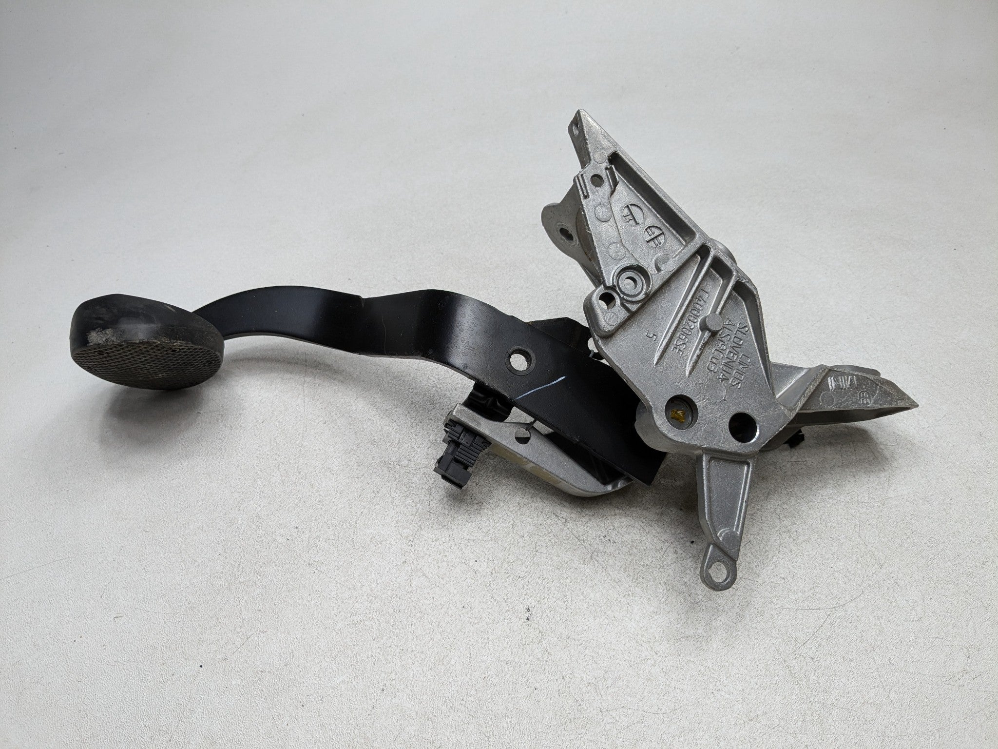 11-14 MINI COOPER CLUBMAN OEM FOOT BRAKE PEDAL FRONT FLOOR WITH SUPPORT BRACKET