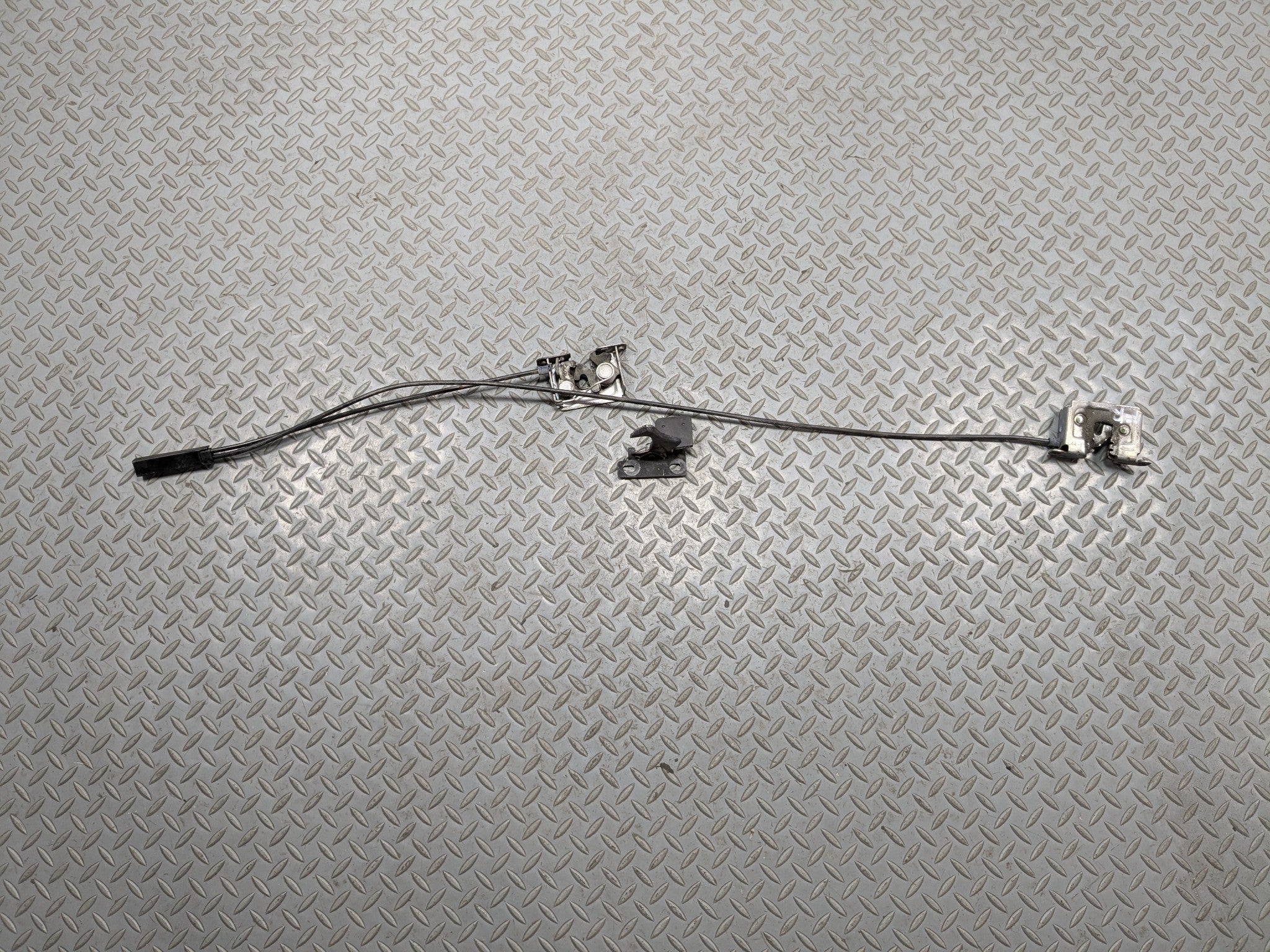 2011 - 2014 MINI COOPER CLUBMAN OEM FRONT HOOD LOCK LATCH ACTUATOR WITH CABLE