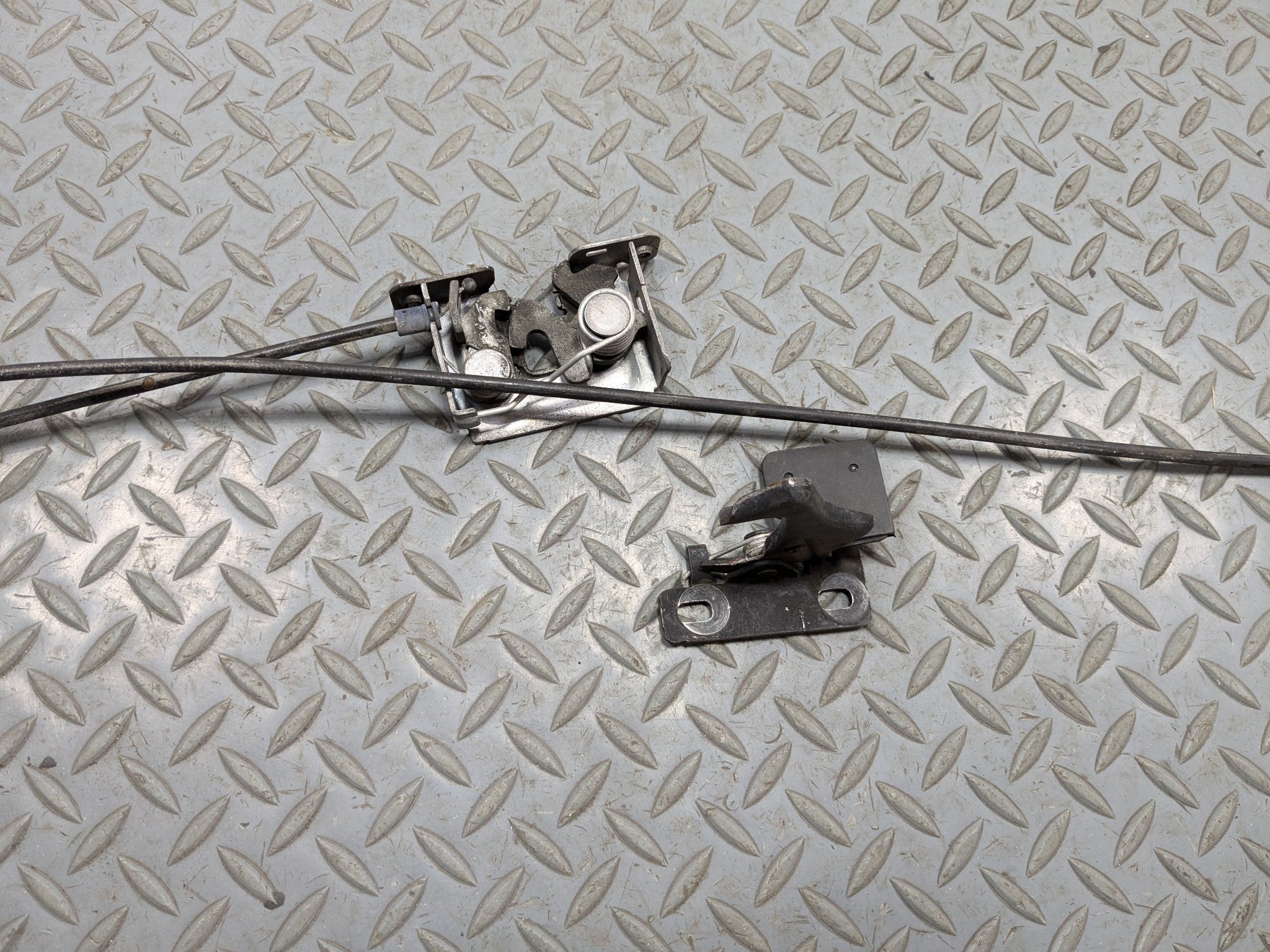 2011 - 2014 MINI COOPER CLUBMAN OEM FRONT HOOD LOCK LATCH ACTUATOR WITH CABLE