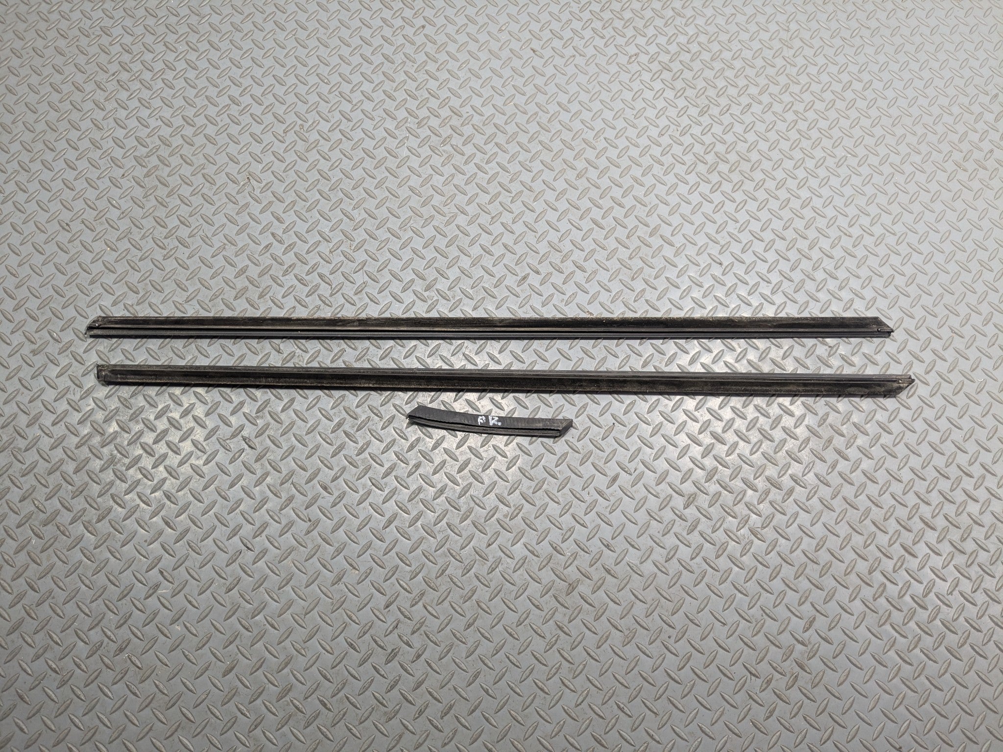2011 - 2014 MINI COOPER CLUBMAN OEM DOOR SEAL WEATHERSTRIP MOLDING TRIM SET