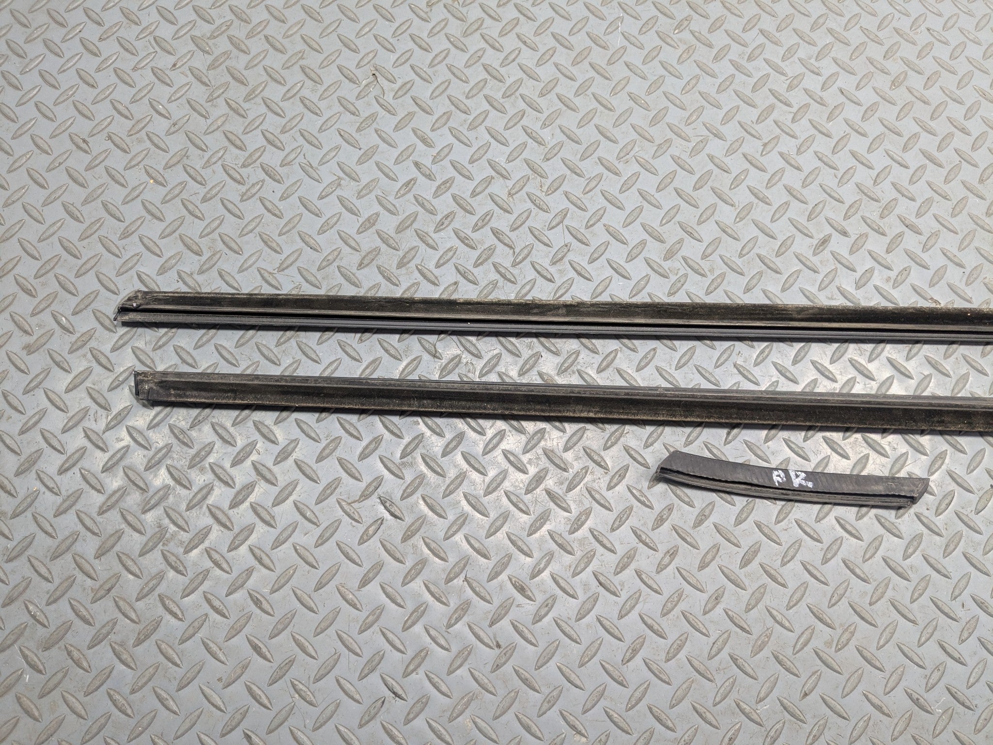 2011 - 2014 MINI COOPER CLUBMAN OEM DOOR SEAL WEATHERSTRIP MOLDING TRIM SET
