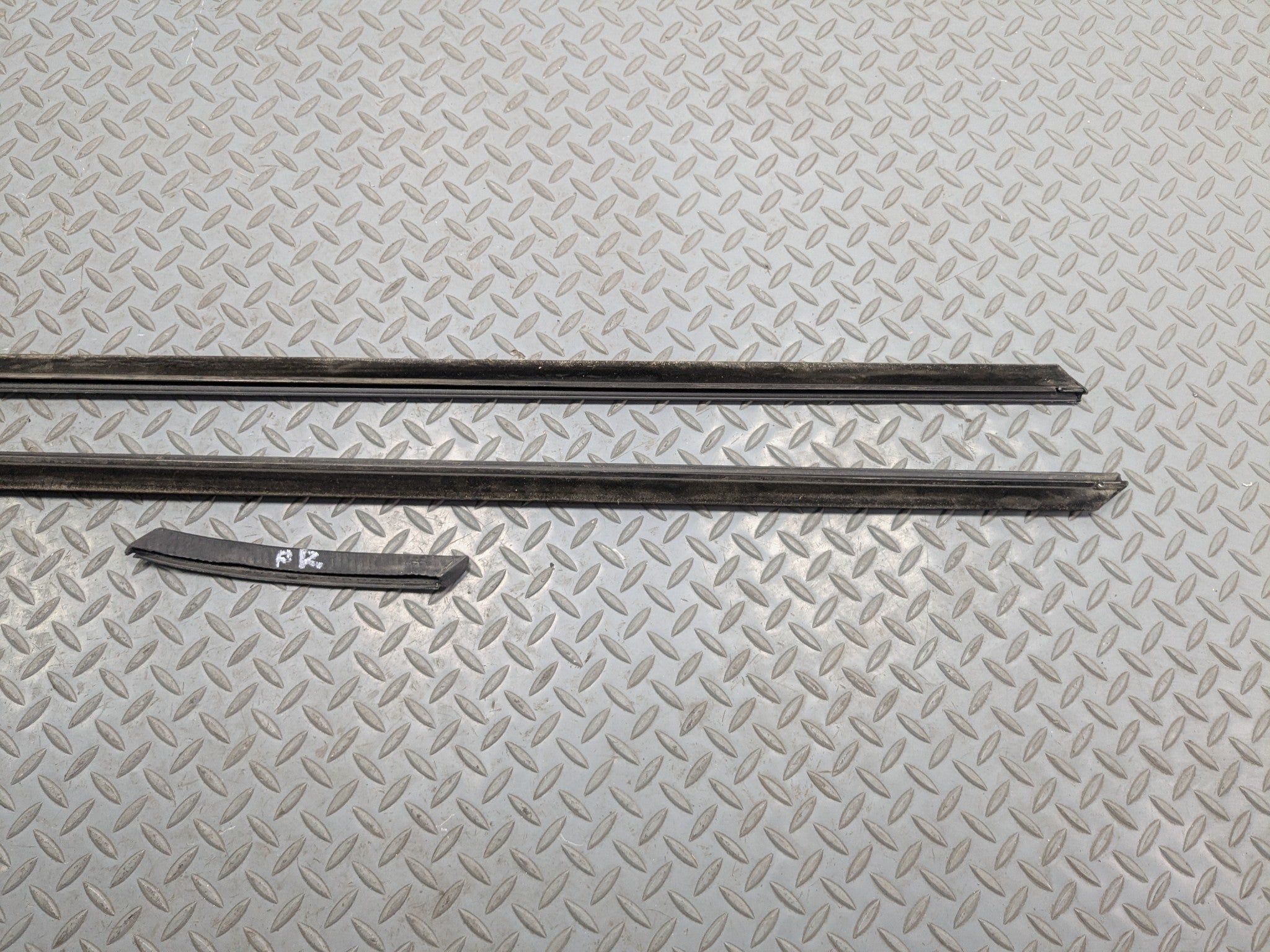 2011 - 2014 MINI COOPER CLUBMAN OEM DOOR SEAL WEATHERSTRIP MOLDING TRIM SET