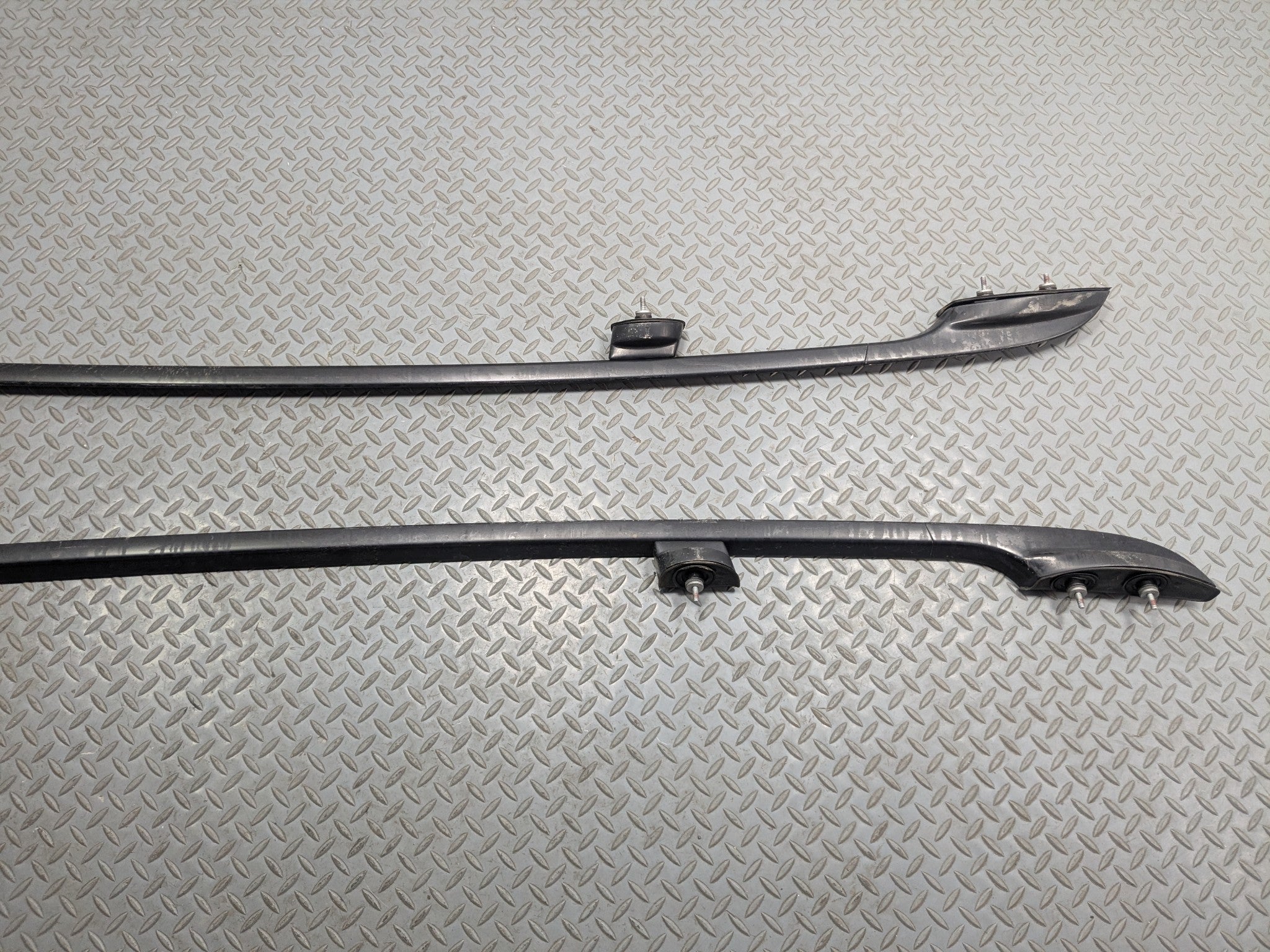 2011 - 2014 MINI COOPER CLUBMAN OEM LUGGAGE CARRIER SIDE ROOF RAIL BAR ASSEMBLY