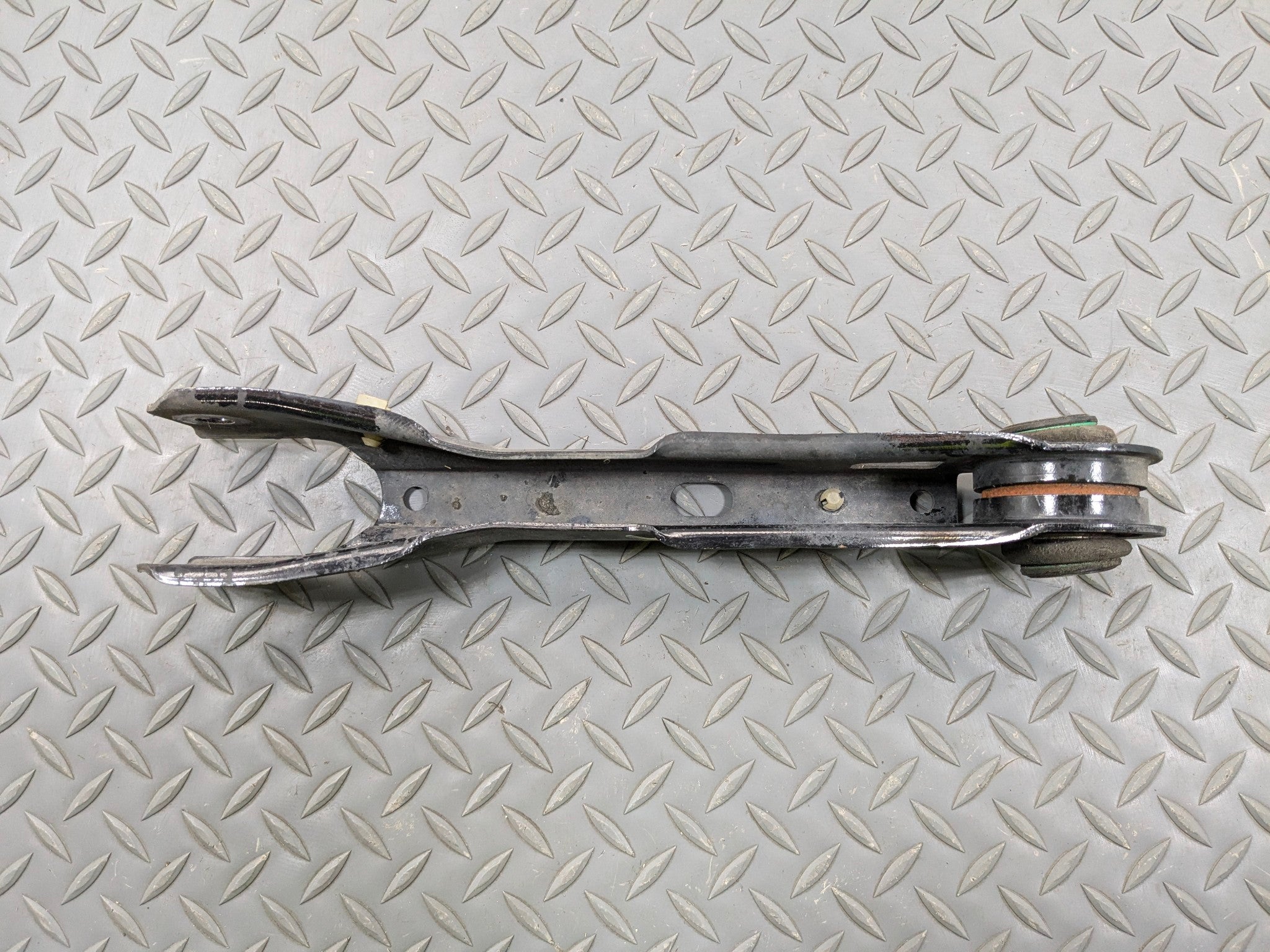 2013 - 2015 BMW X1 OEM LOWER SUSPENSION CONTROL ARM REAR RIGHT PASSENGER SIDE