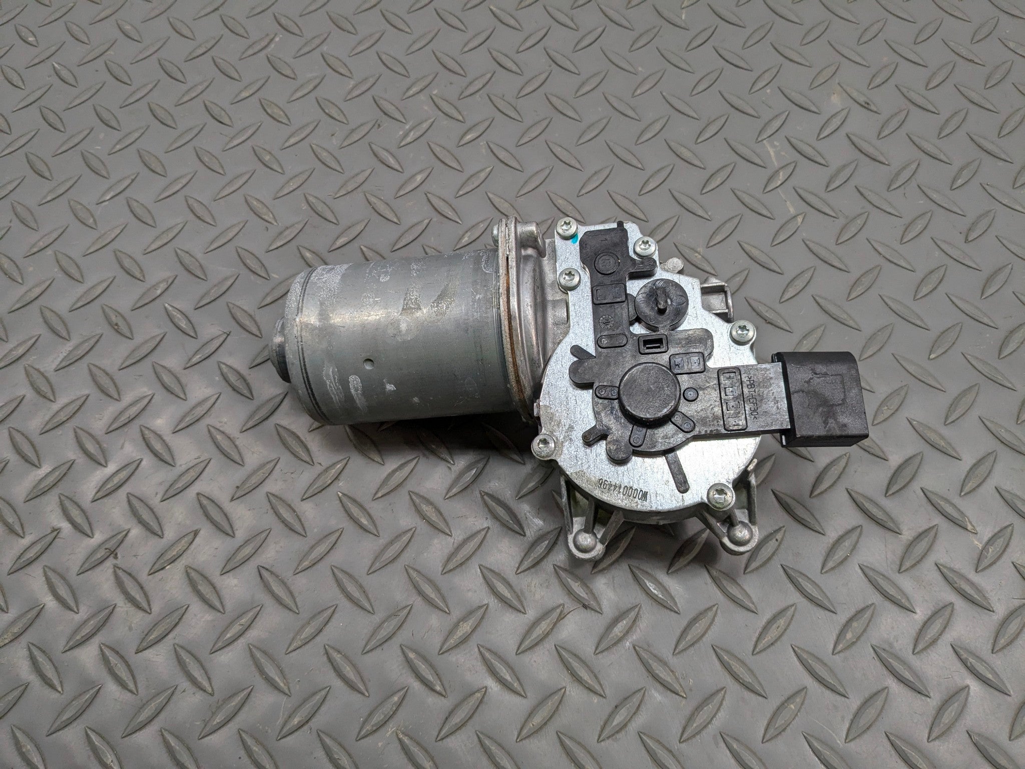 2013 - 2015 BMW X1 OEM WIPER MOTOR FRONT WINDSHIELD WASHER WITHOUT LINKAGE