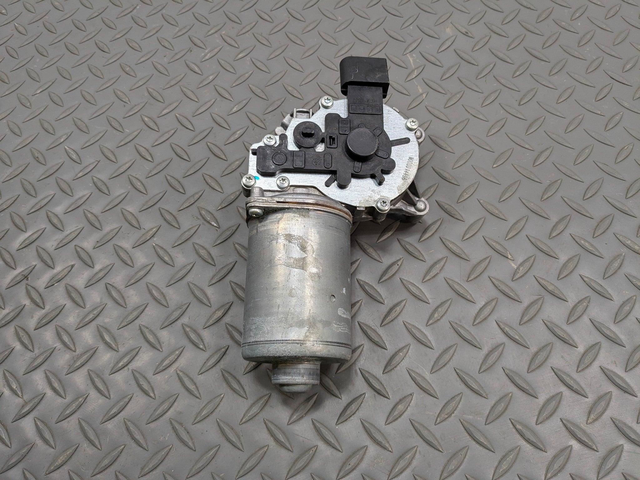 2013 - 2015 BMW X1 OEM WIPER MOTOR FRONT WINDSHIELD WASHER WITHOUT LINKAGE